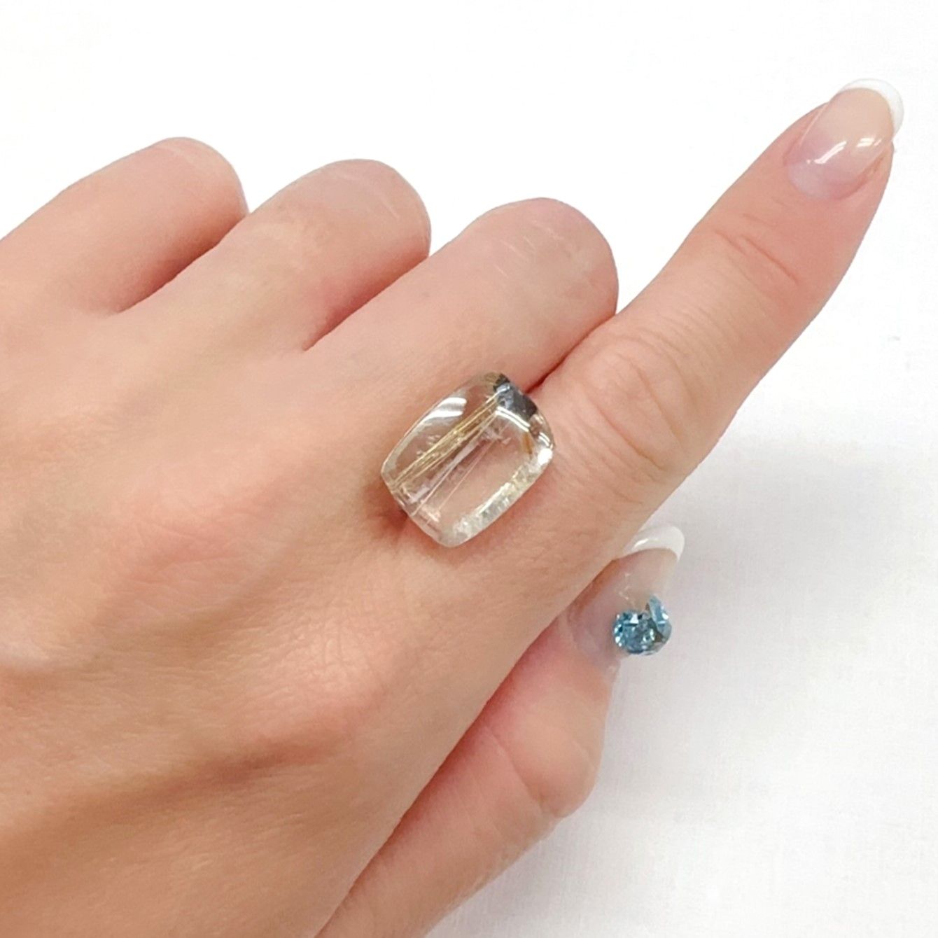 太陽ルチルクォーツ ブラジル産 11.77ct[240427311]16x11.8mm前後