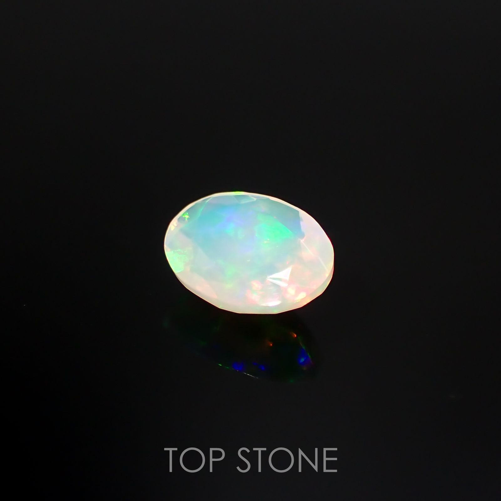 エチオピアオパール(宝石名オパール)エチオピア産 0.66ct 識別済[220114789]8x5.9mm前後