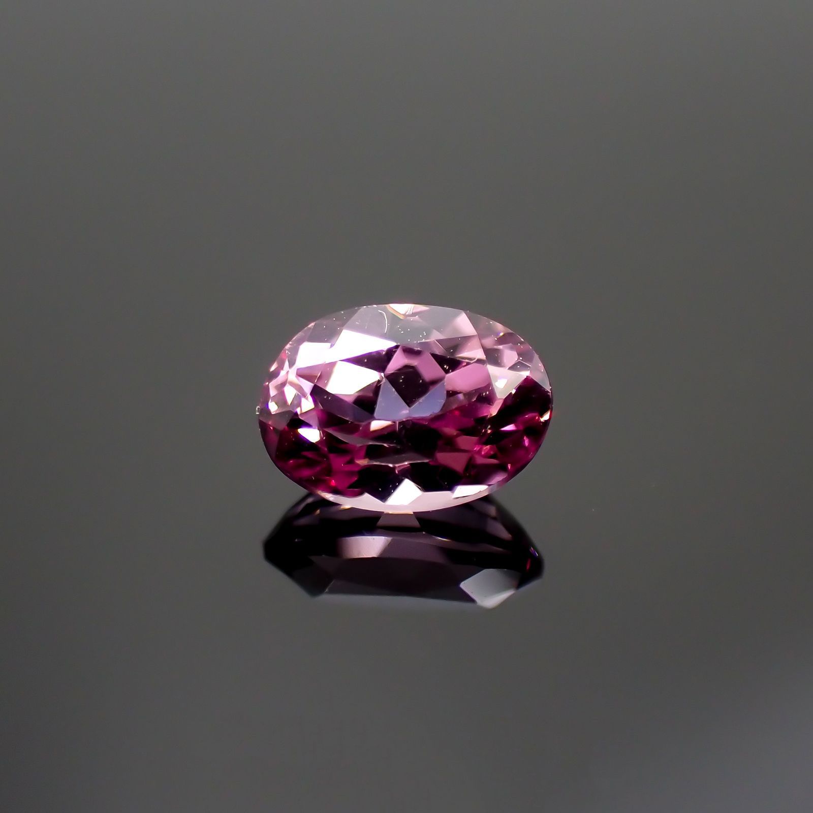 カラーシフトマラヤガーネット(宝石名ガーネット)タンザニア産 0.54ct 