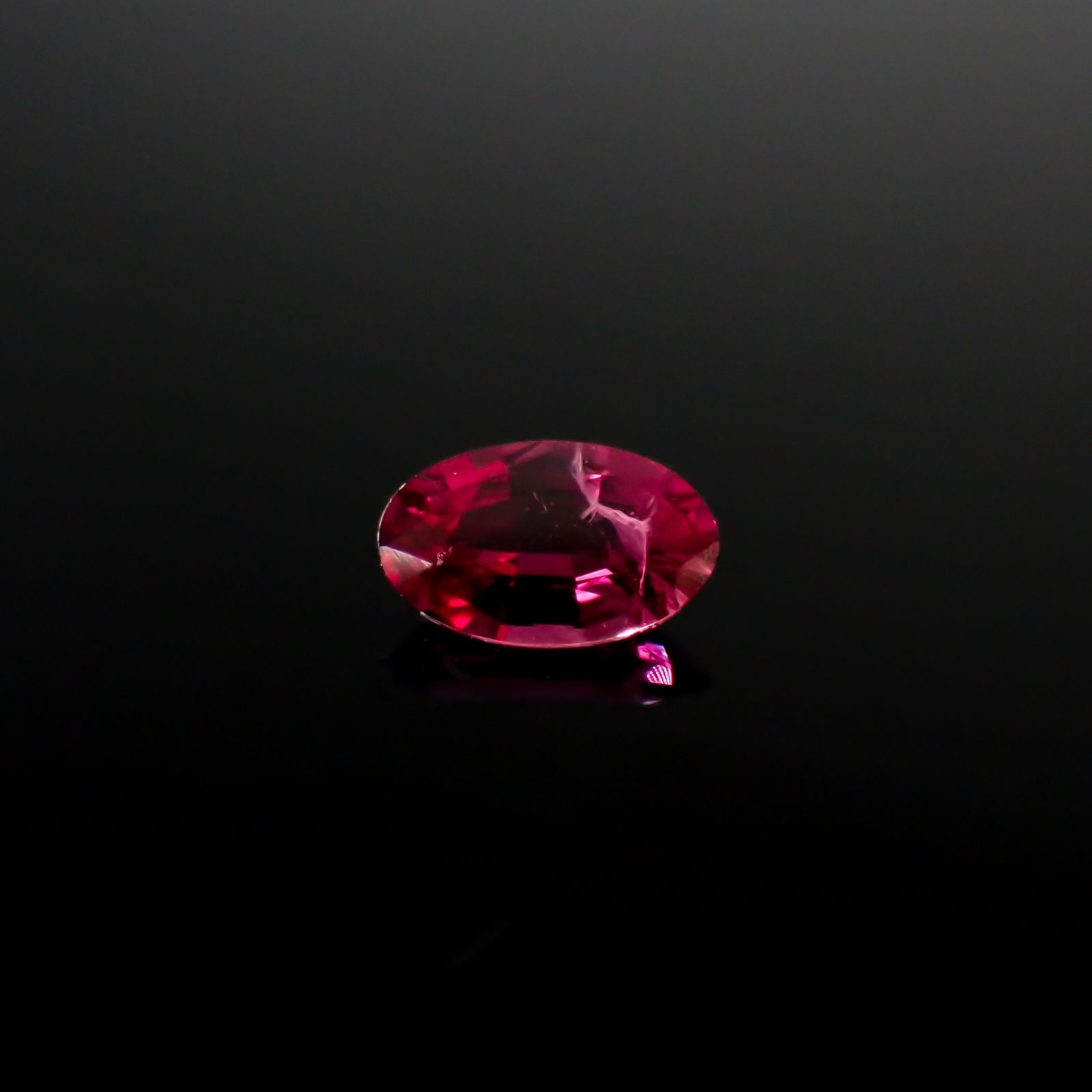 ルビー ビルマ/モザンビーク産 0.37ct [241029394]5.7x3.5mm前後