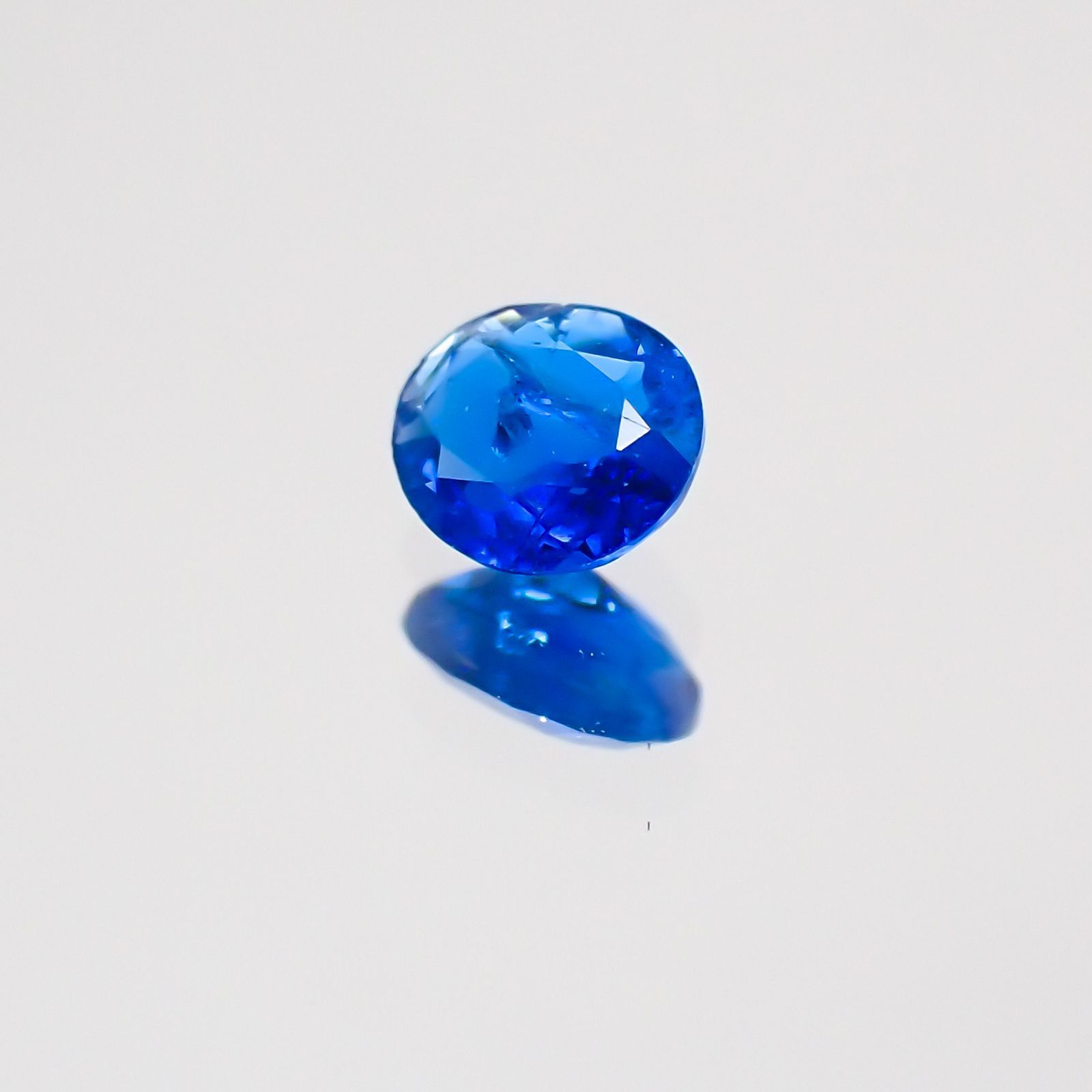 アウイナイト フルオレッセンス(宝石名アウイナイト) ドイツ産 0.11ct 識別済[20052289]3.7×3.3mm前後