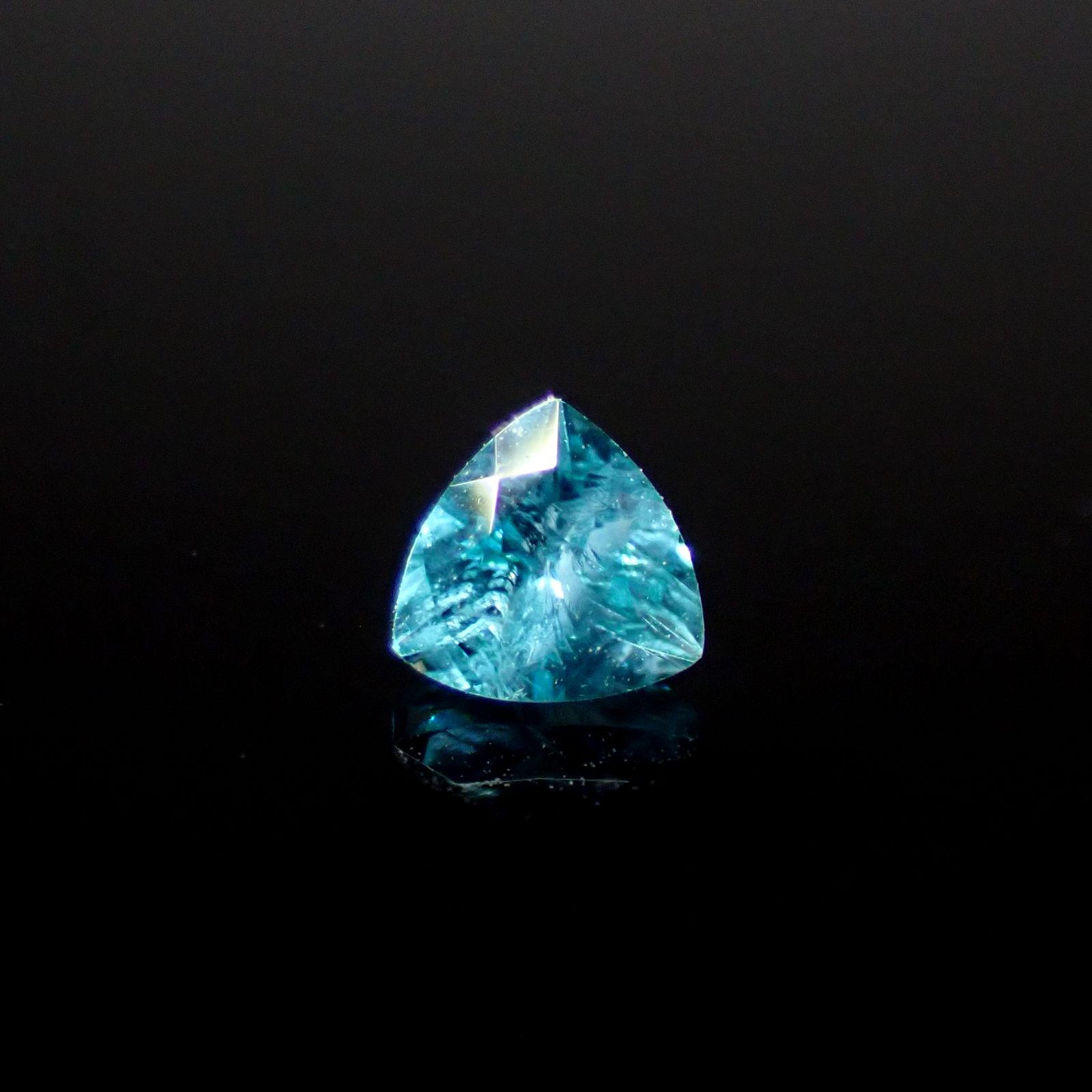 パライバトルマリン ブラジル産 0.10ct[240928763]3x2.9mm前後
