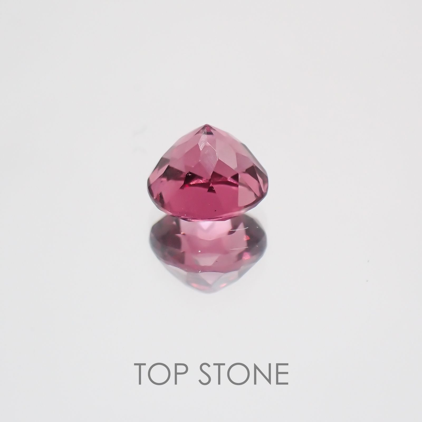 カラーチェンジマラヤガーネット タンザニア産 ルース 0.82ct[21059662]5.4×5.4mm前後
