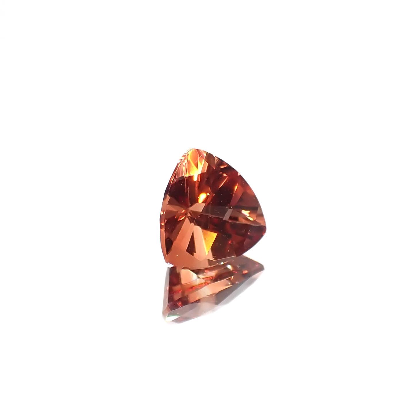 ◇チェッカーカット◇アンデシン(宝石名アンデシン/ラブラドライト)チベット産 0.71ct 識別済[240225969]6.1x6mm前後