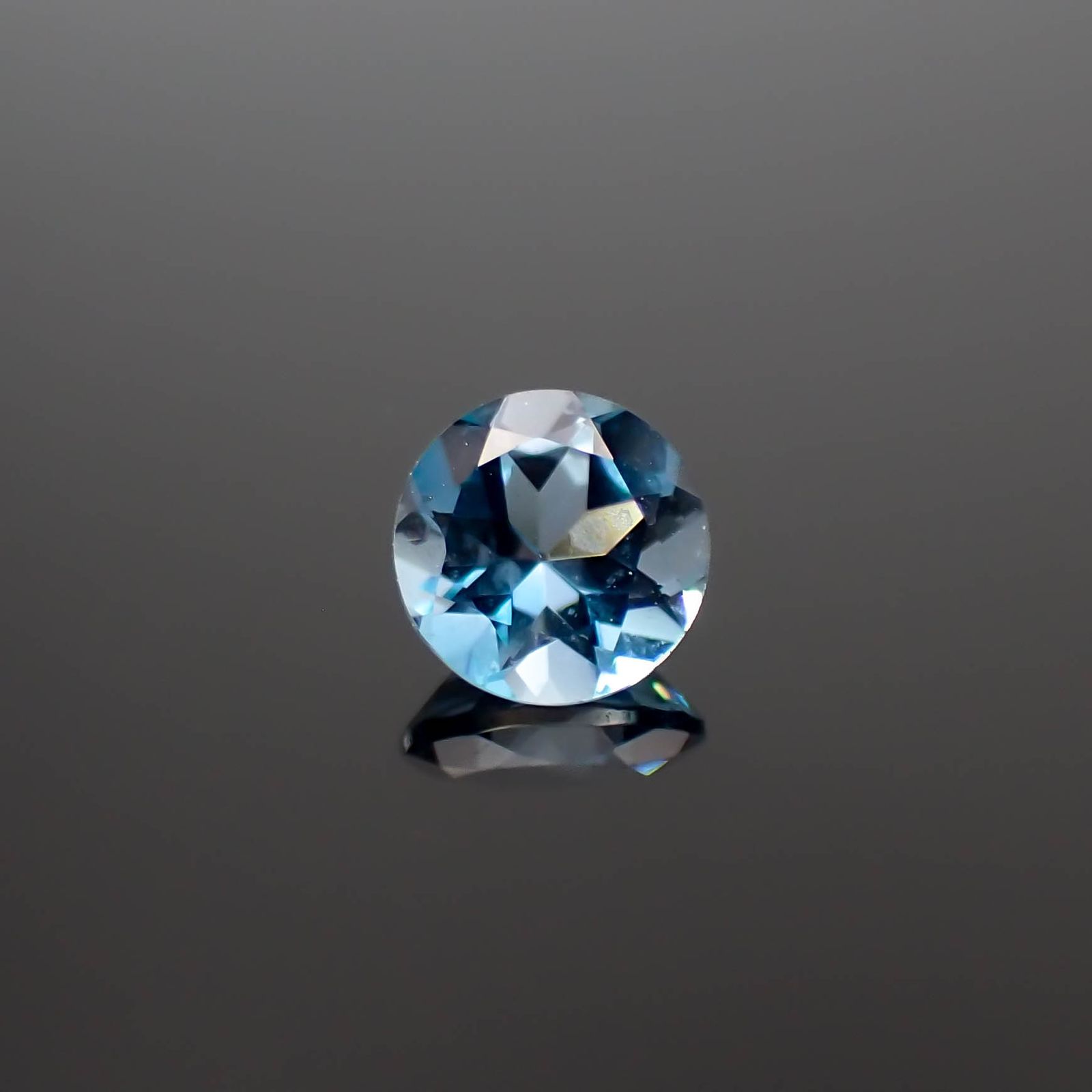 ロンドンブルートパーズ ブラジル産 0.96ct[240326786]6.1x6.1mm前後
