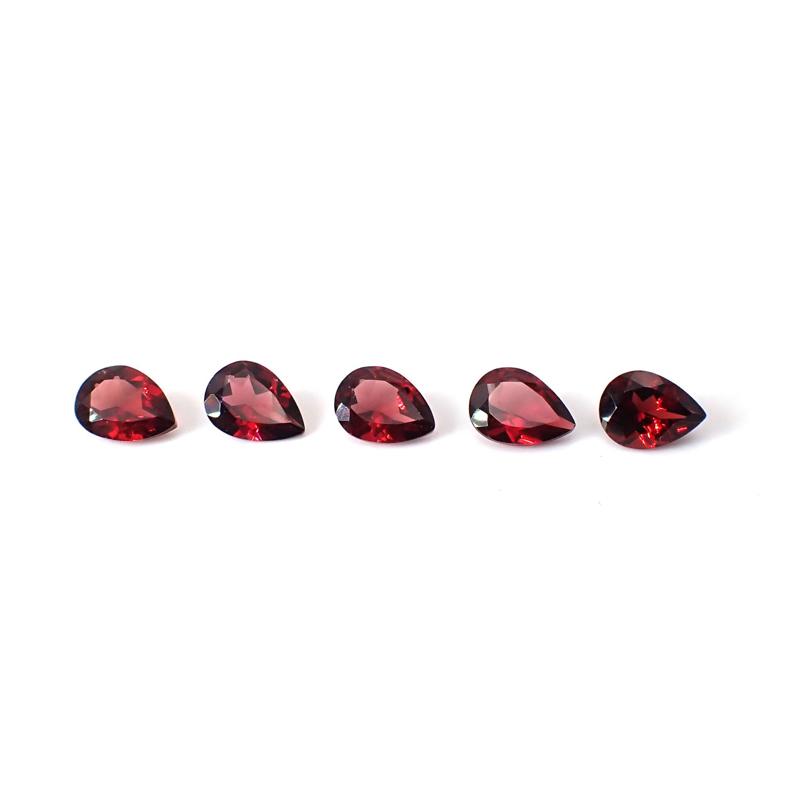 ◇ランダムセレクト◇パイロープアルマンディンガーネット モザンビーク産 約1.20ct / 8.1x6.1mm前後 [260532209]