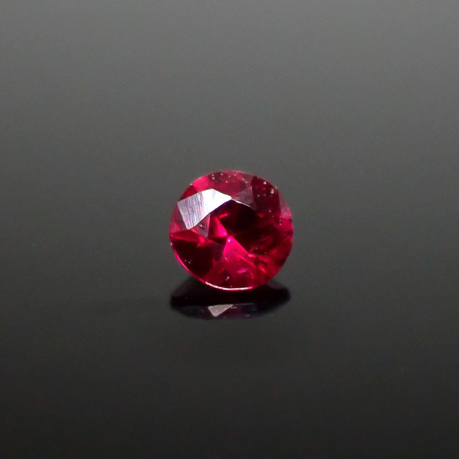 ルビー ビルマ産 0.064ct [250630616]2.4x2.4mm前後