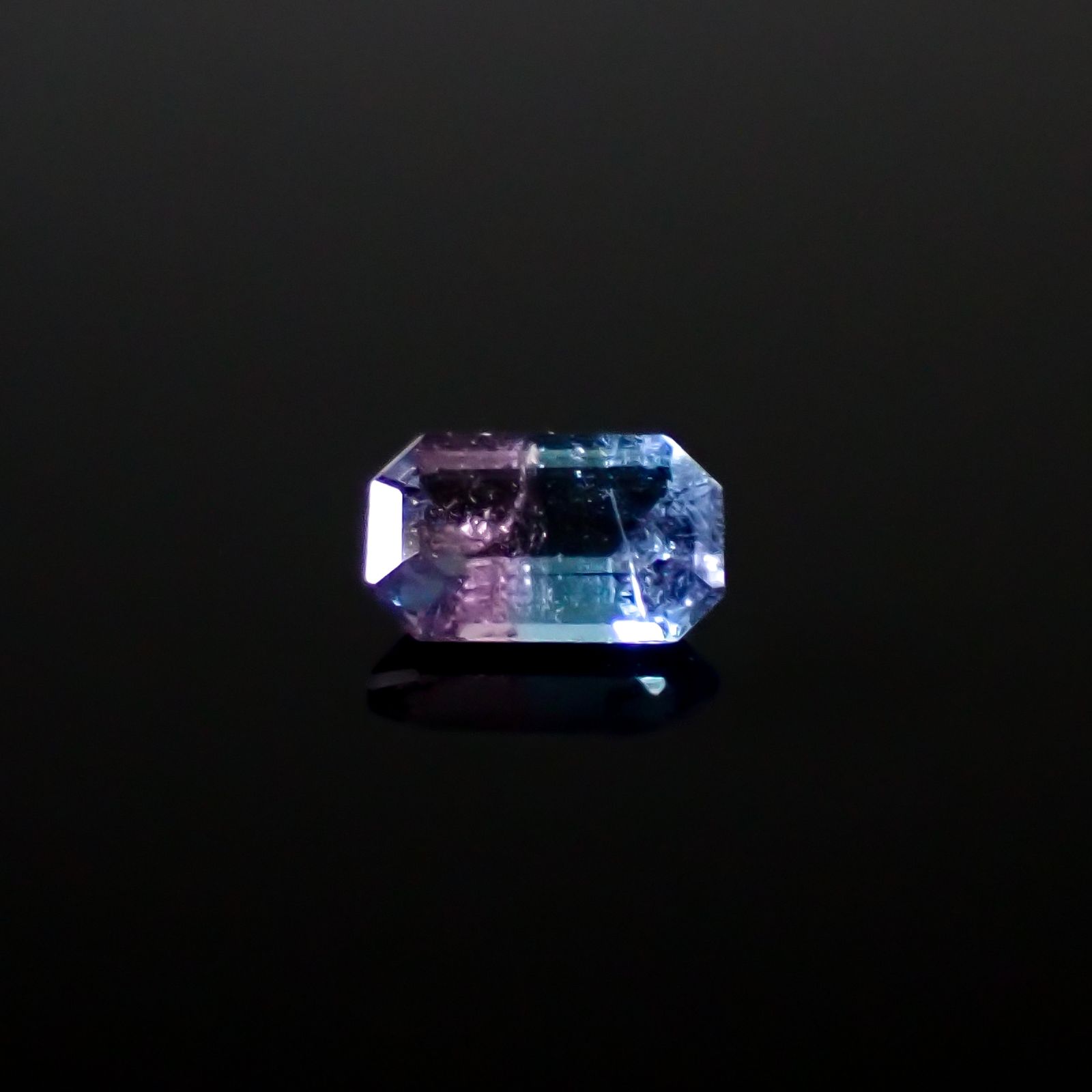 バイカラーパライバトルマリン 非加熱(宝石名トルマリン/別名パライバ・トルマリン)ブラジル産 0.24ct GIA鑑付[241229664]5.02x3.11mm前後