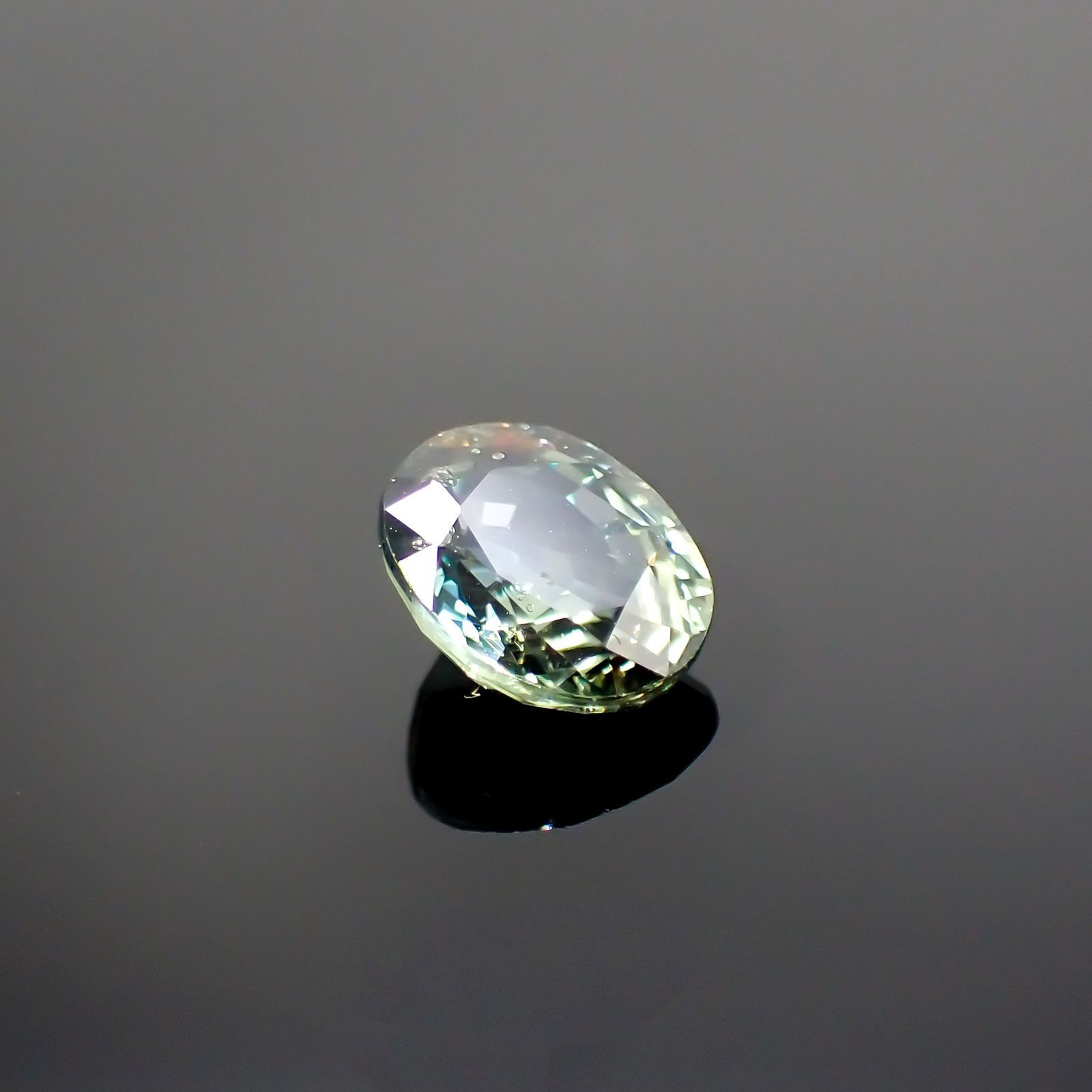 サファイア(宝石名サファイア) マダガスカル/スリランカ産 識別済 1.32ct / 7x5.8mm前後 [260112474]