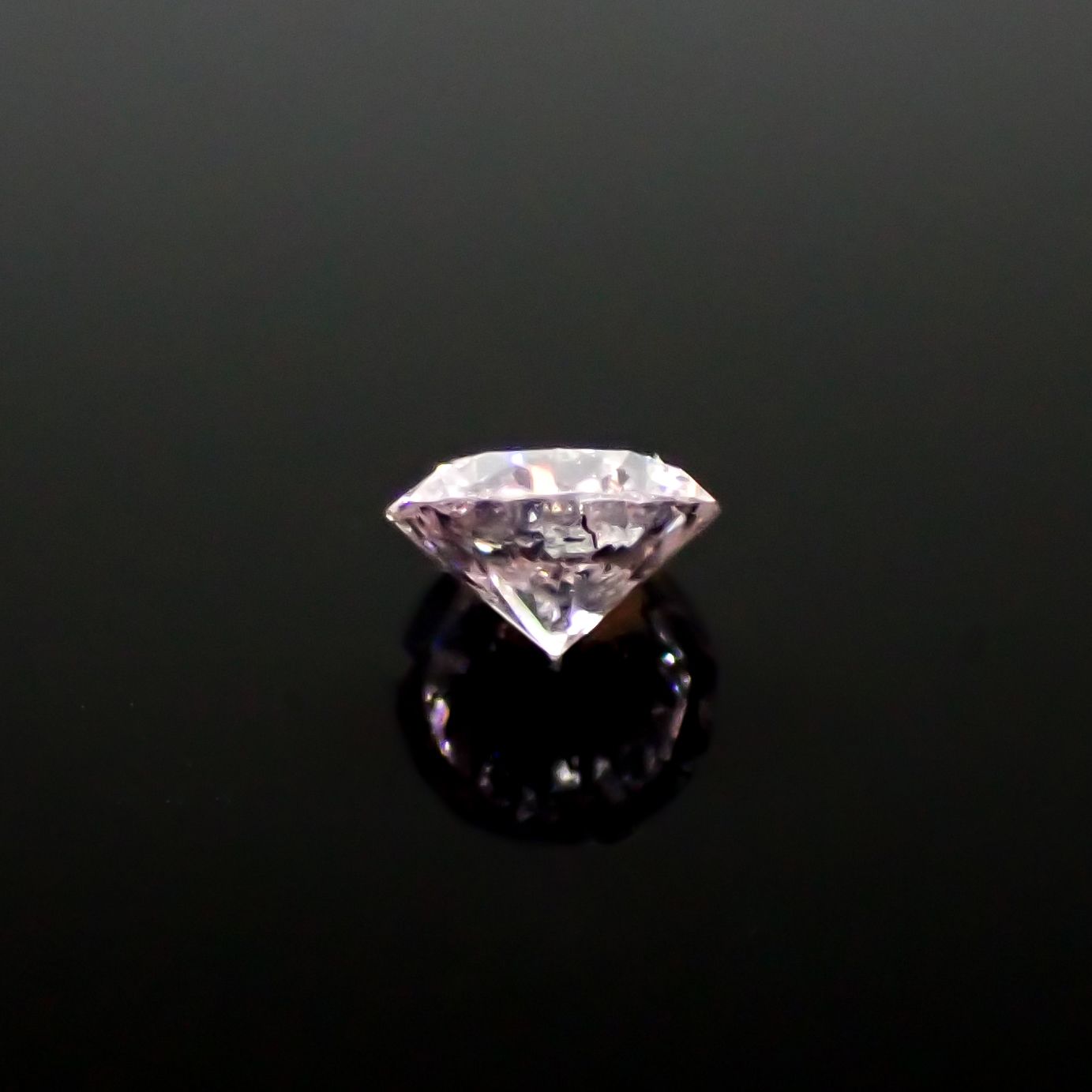 ピンクダイヤモンド(宝石名ダイアモンド I-1/FANCY LIGHT PURPLE PINK) 0.144ct ソ付(CGL)[240928975]3.4x3.44mm前後