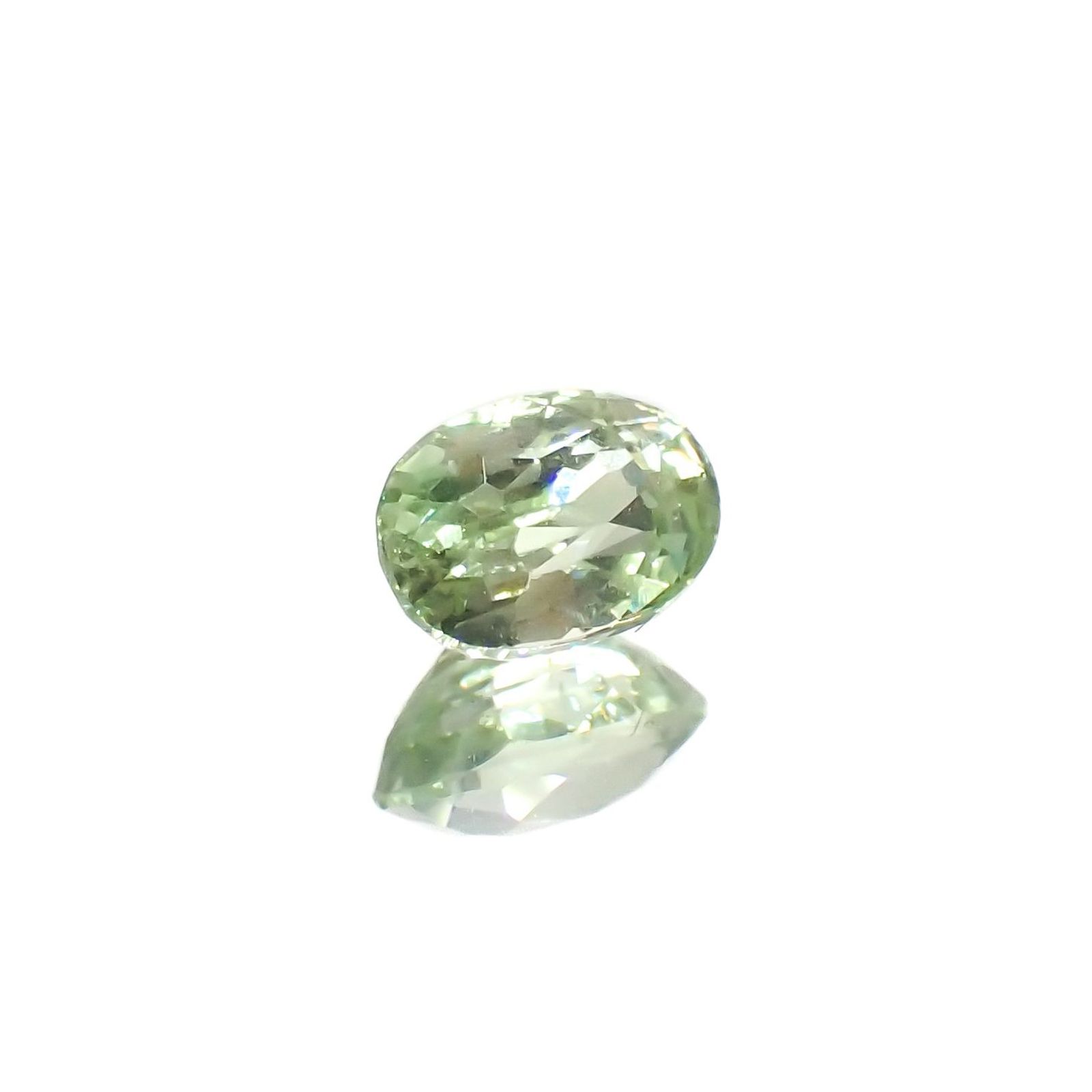 ミントガーネット(宝石名ガーネット)タンザニア産 識別済 0.66ct / 5.8x4mm前後 [251023064]