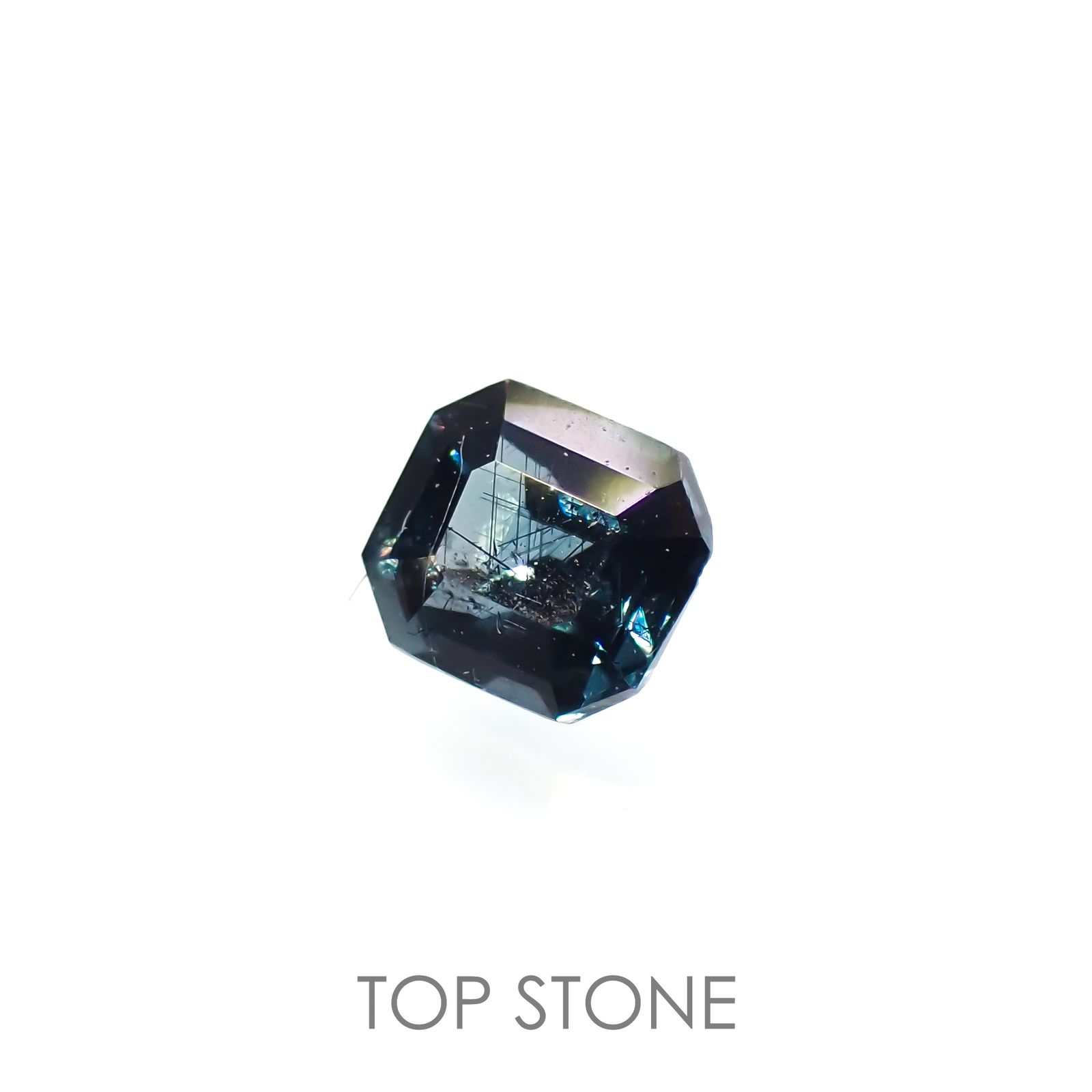 カラーチェンジガーネット アレキタイプ(宝石名ガーネット)マダガスカル・ベキリー産 0.16ct 識別済[220616543]3.1x2.8mm前後