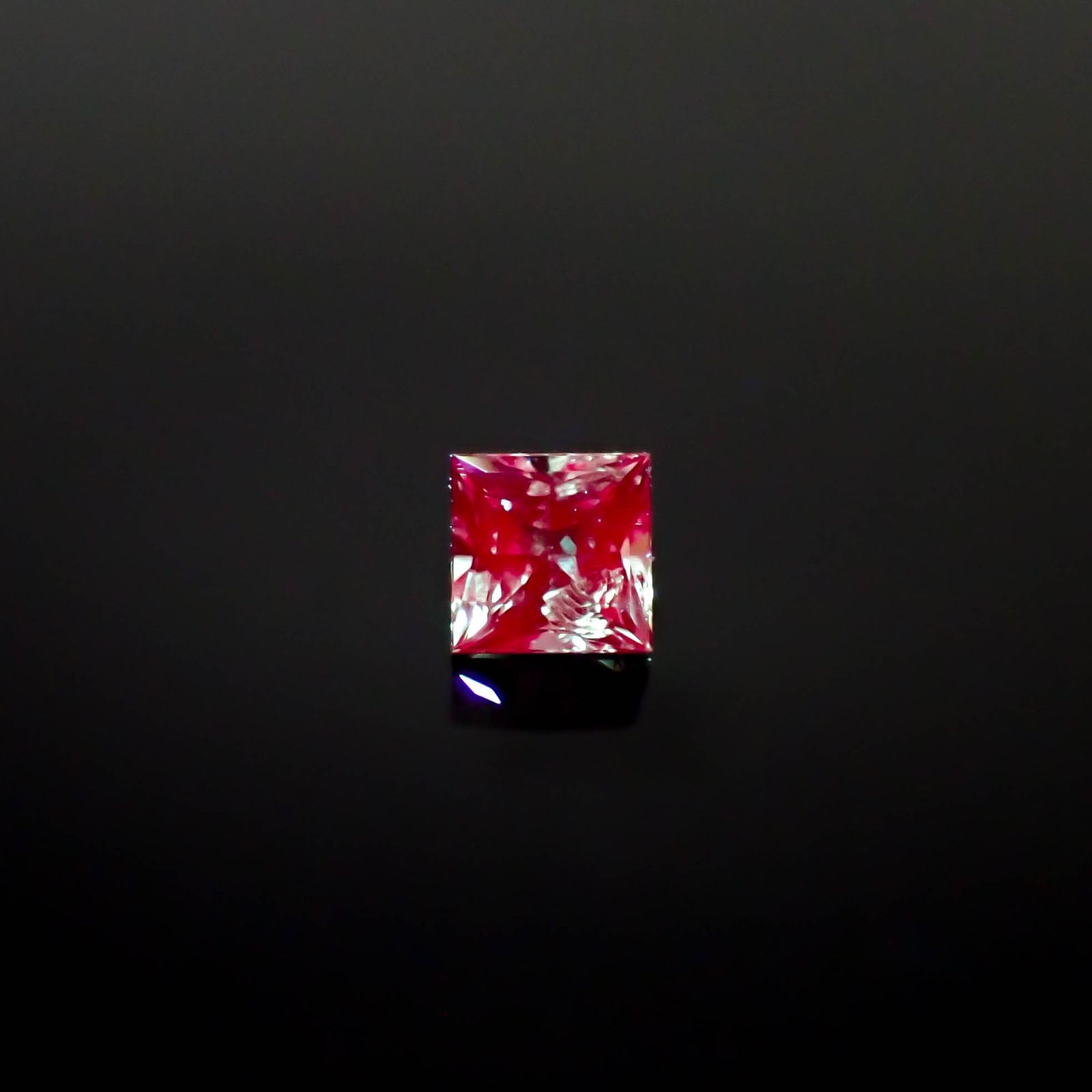 ◇プリンセスカット◇アレキサンドライト ブラジル産/EmeraldMain社製 0.10ct [250330065]2.5x2.5mm前後