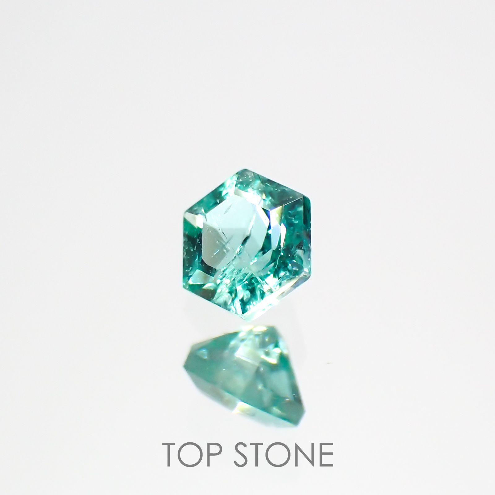 ◇ヘキサゴンカット◇エメラルド(宝石名エメラルド)ザンビア産 0.13ct 識別済[220115193]3.1x3mm前後