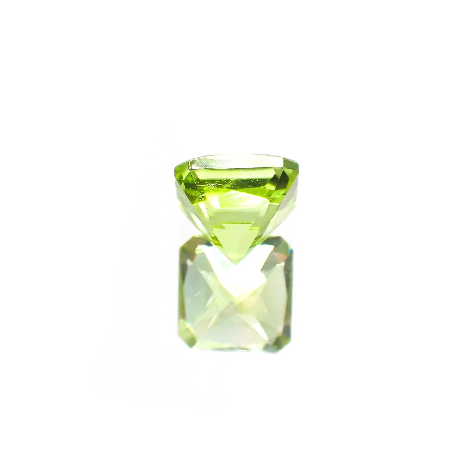 ◇アッシャーカット◇ペリドット(宝石名ペリドット) パキスタン産 1.37ct 識別済[210913485]6×6mm前後