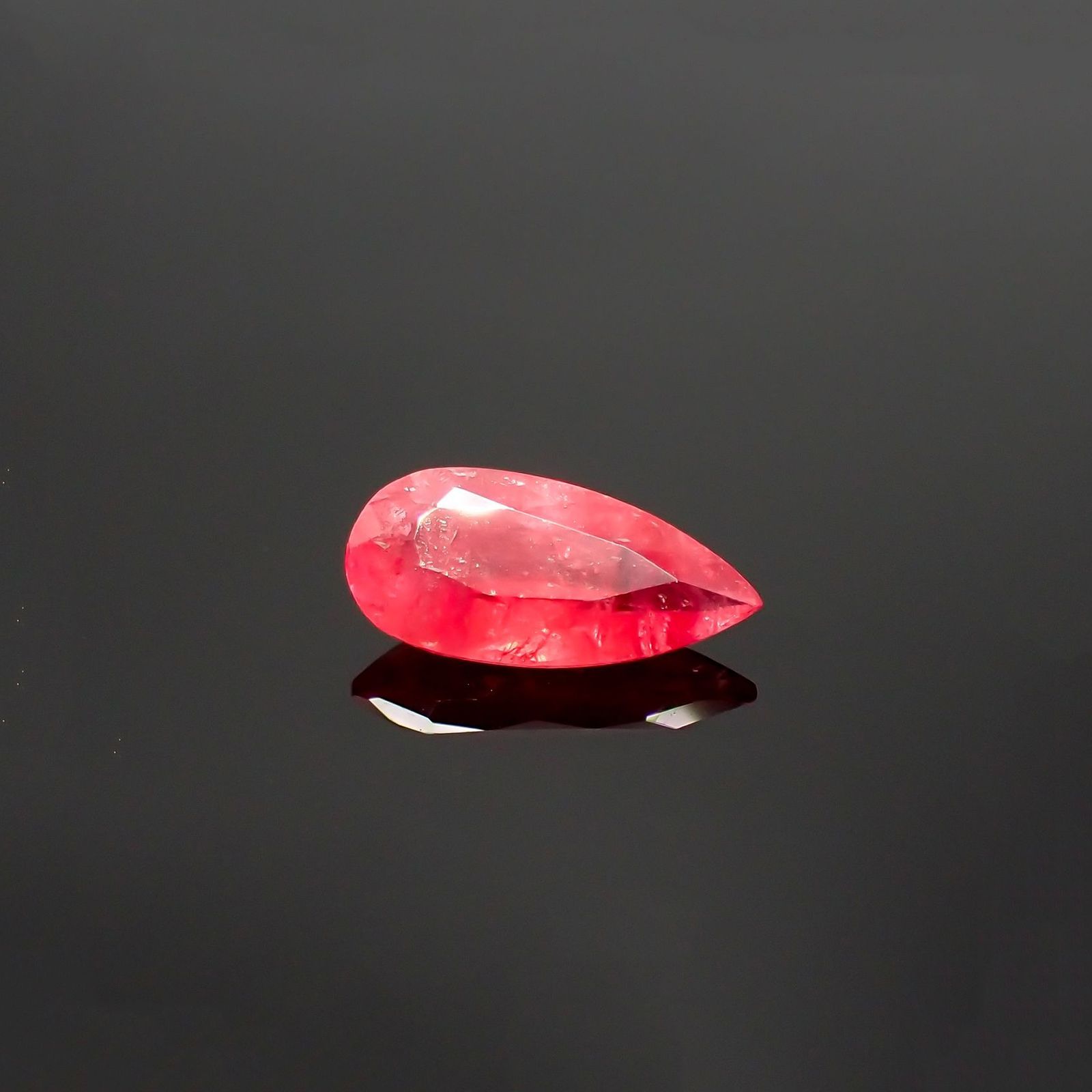 ロードナイト(宝石名ロードナイト) ブラジル産 識別済 1.59ct / 11.3x5.4mm前後 [210913293]