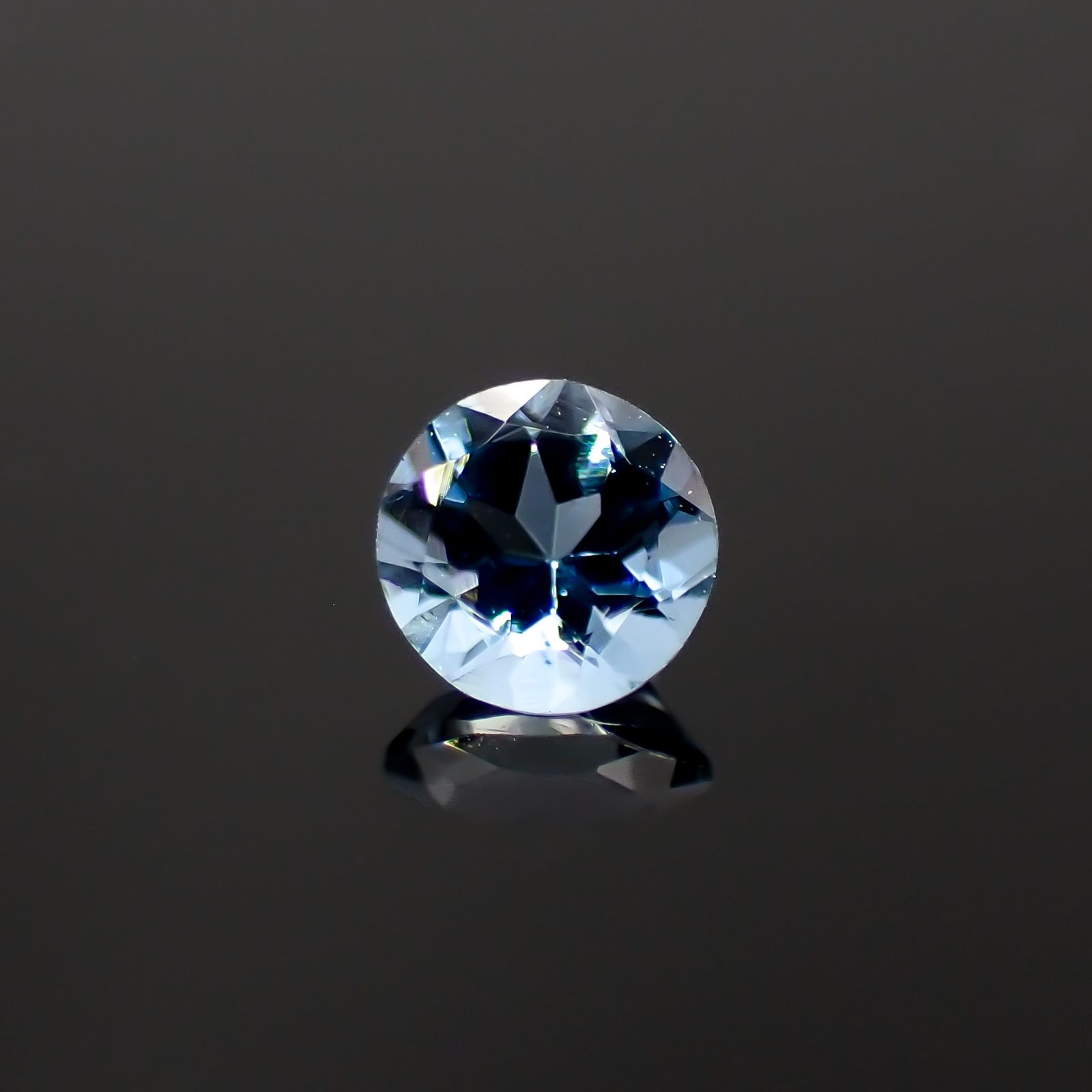 サンタマリアアクアマリン(宝石名アクアマリン)ブラジル産 0.15ct 識別済[230421851]3.5x3.5mm前後
