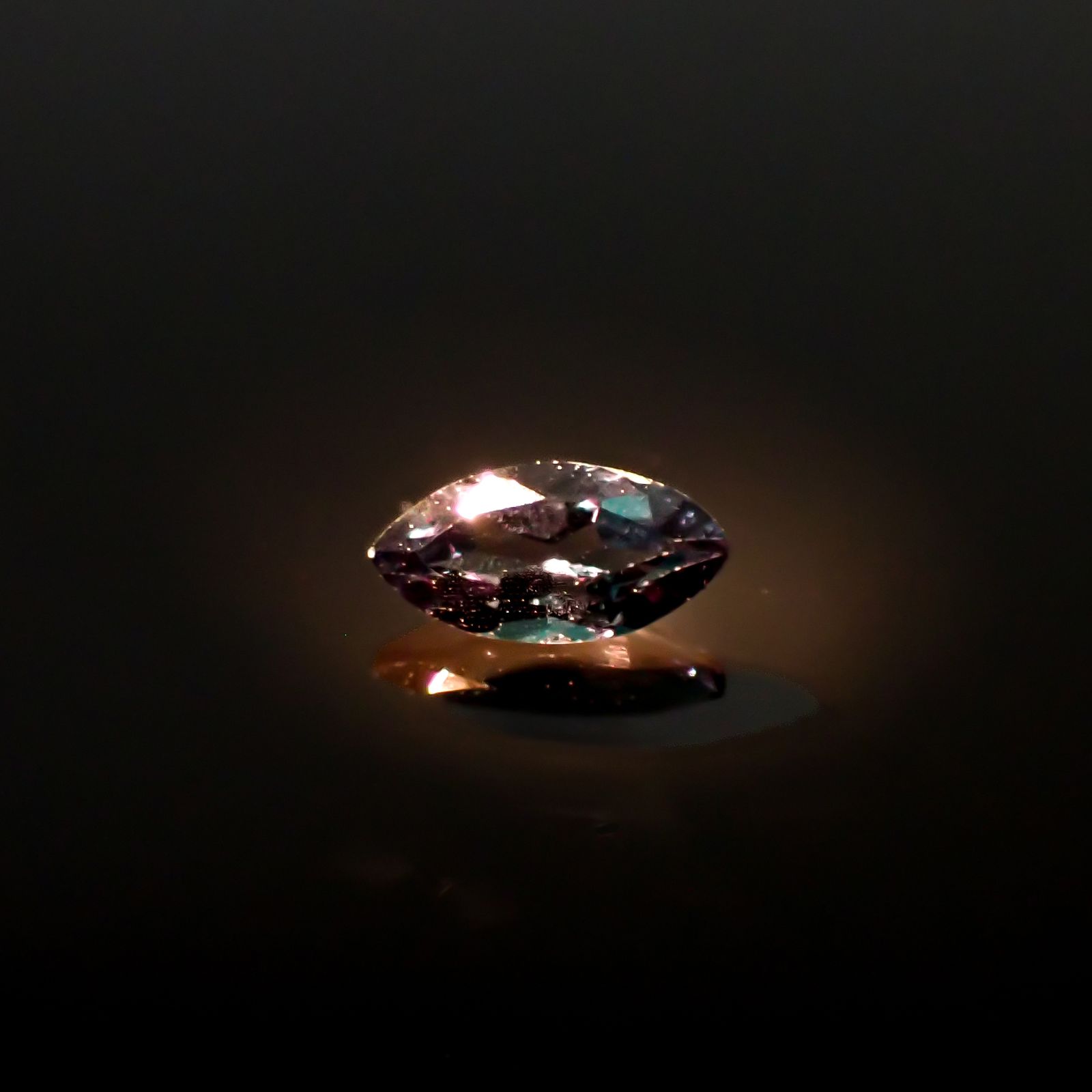 ベキリーブルーガーネット（カラーチェンジガーネット アレキタイプ） マダガスカル・ベキリー産 0.17ct[240628282]5x2.5mm前後
