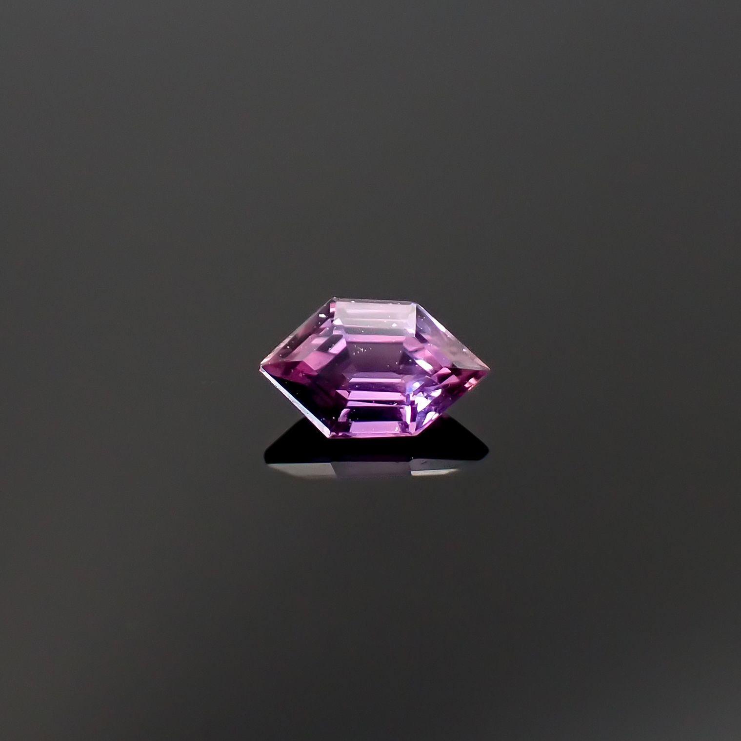 ◇カスタムカット◇ウィンザーサファイア タンザニア・ウィンザー産 0.21ct / 5x3.1mm前後 [260532145]