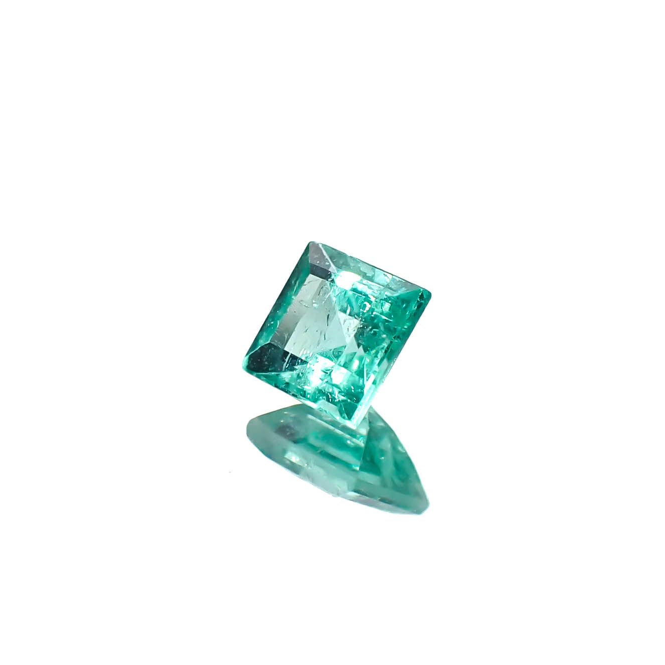 パライバトルマリン(宝石名トルマリン/別名パライバ・トルマリン)ブラジル・キントス鉱山産 0.25ct 識別済[250730741]3.6x3.6mm前後
