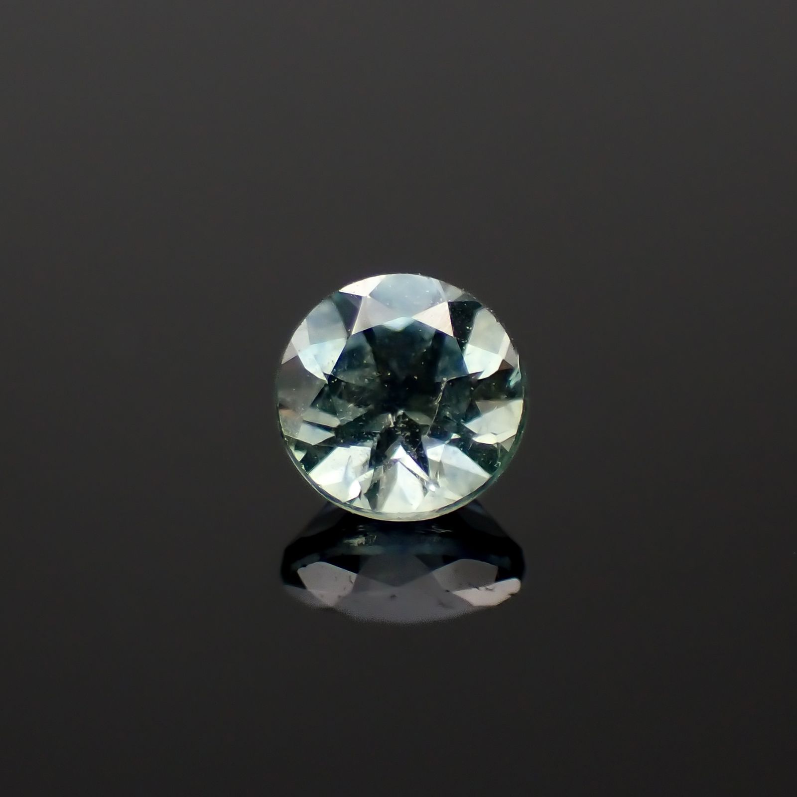 モンタナサファイア(宝石名サファイア)アメリカ・モンタナ州産 0.36ct 識別済[230622433]4.1x4mm前後