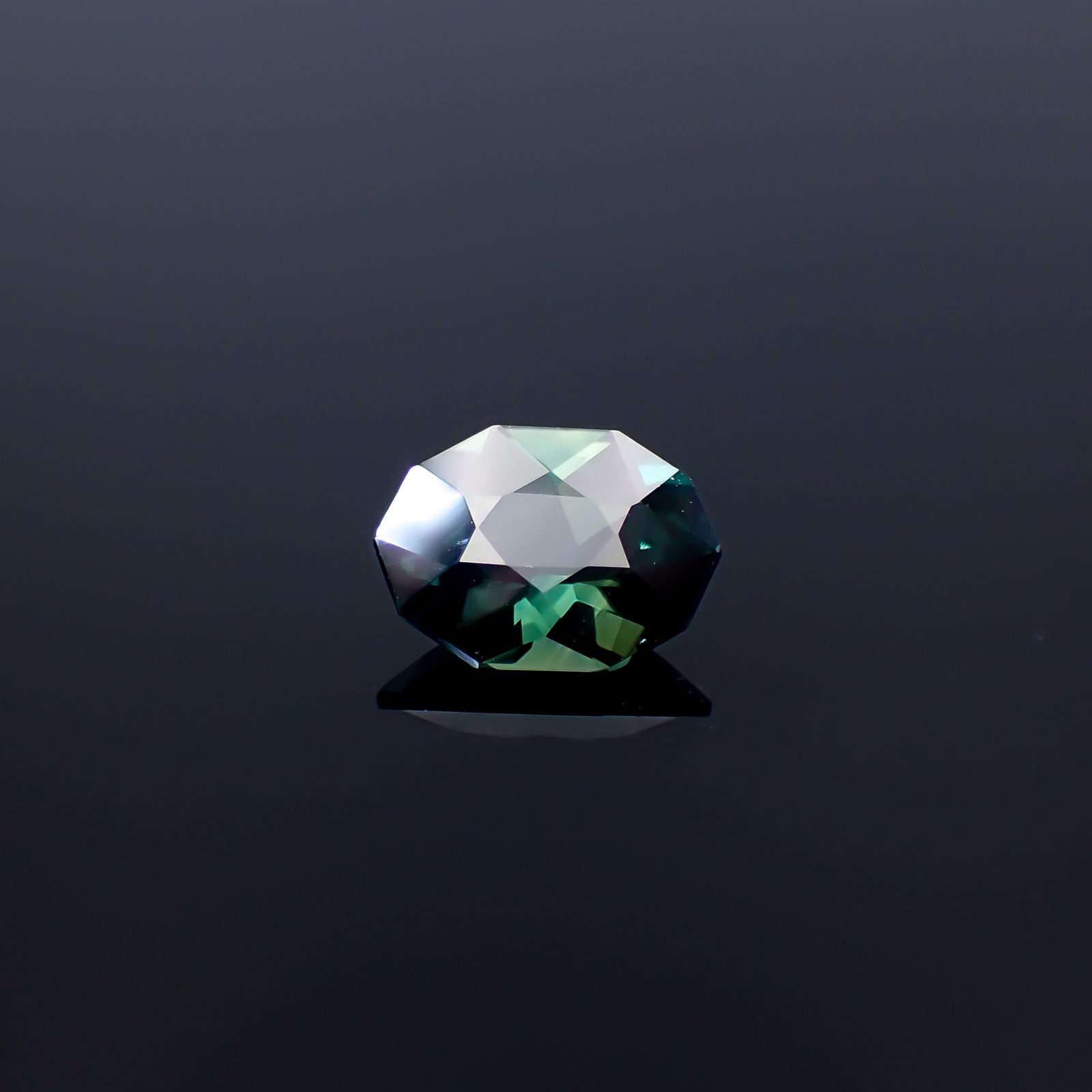 ◇カスタムカット◇バイカラーサファイア オーストラリア産 1.68ct [250229828]8.8x6.6mm前後