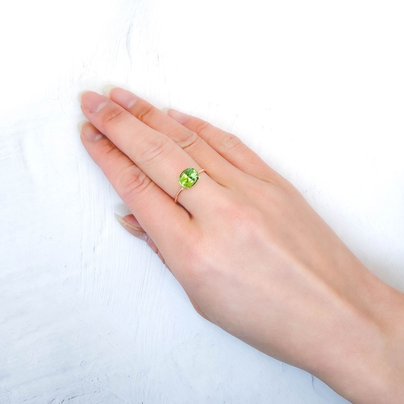 ミントトルマリン(宝石名グリーン・トルマリン) ルワンダ産 ソ付(彩珠) 1.726ct / 8.3x6.9mm前後 [260313630]