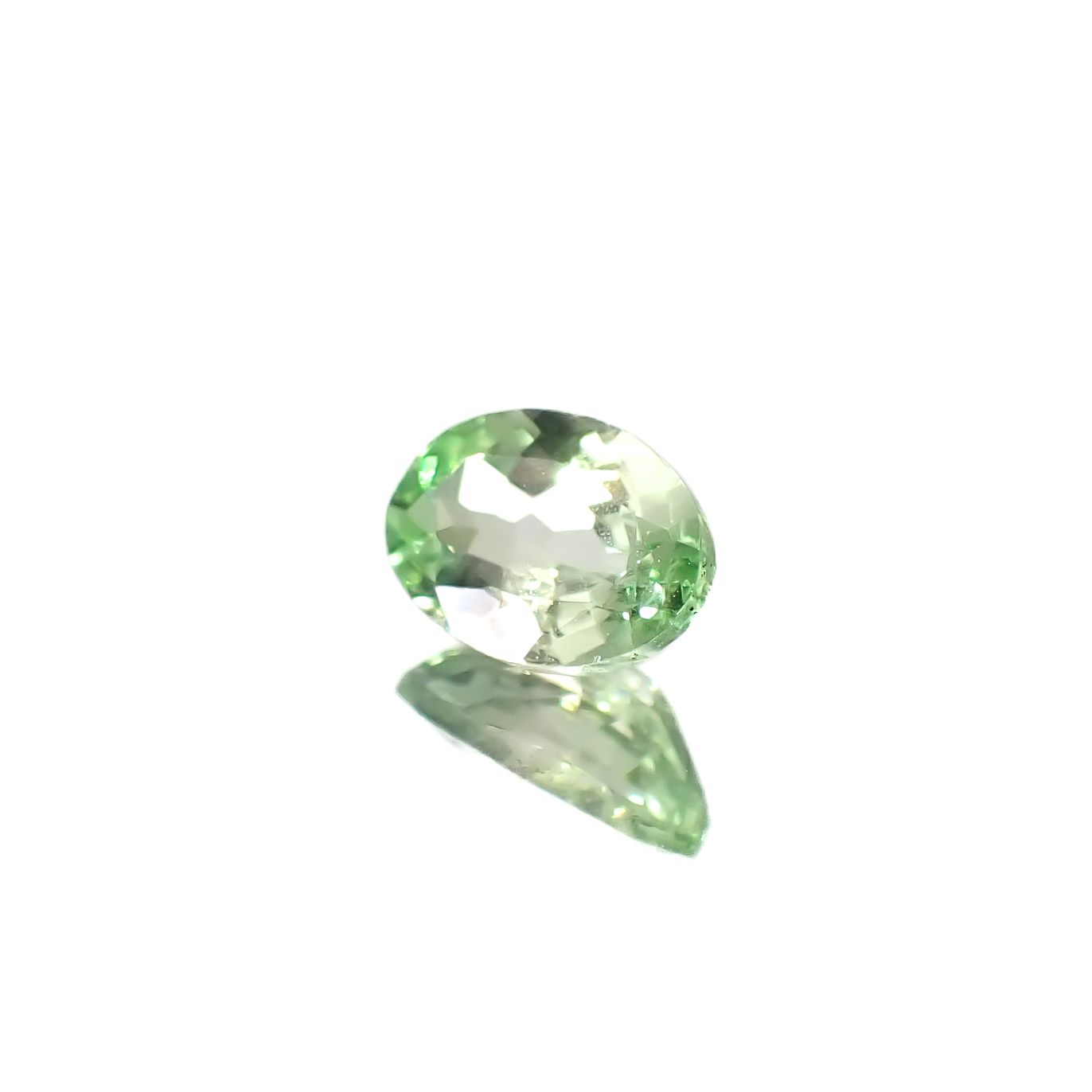 ミントガーネット(宝石名ガーネット)タンザニア産 0.48ct 識別済[241229613]5.9x4mm前後