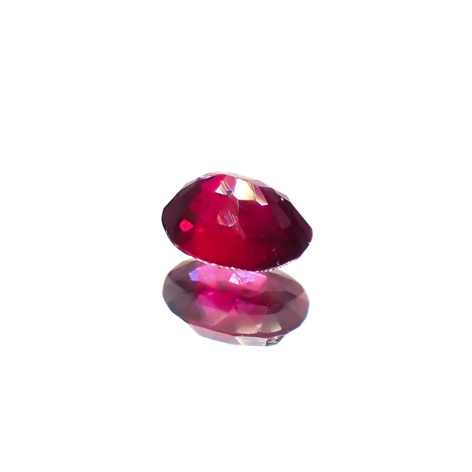 ルビー 非加熱 マダガスカル産 0.23ct / 3.9x3mm前後 [230622341]