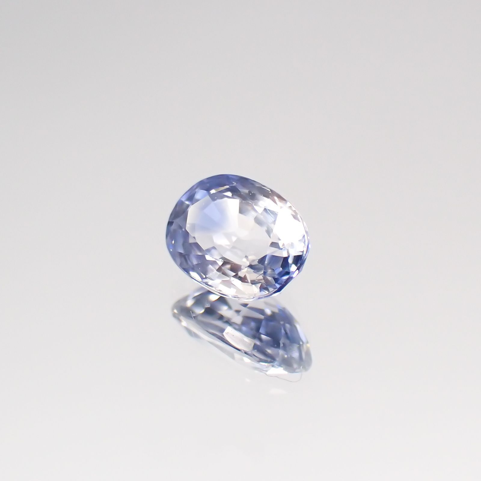 アイスブルーサファイア スリランカ・マダガスカル産 ルース 0.46ct[210611166]5.1×3.6mm前後