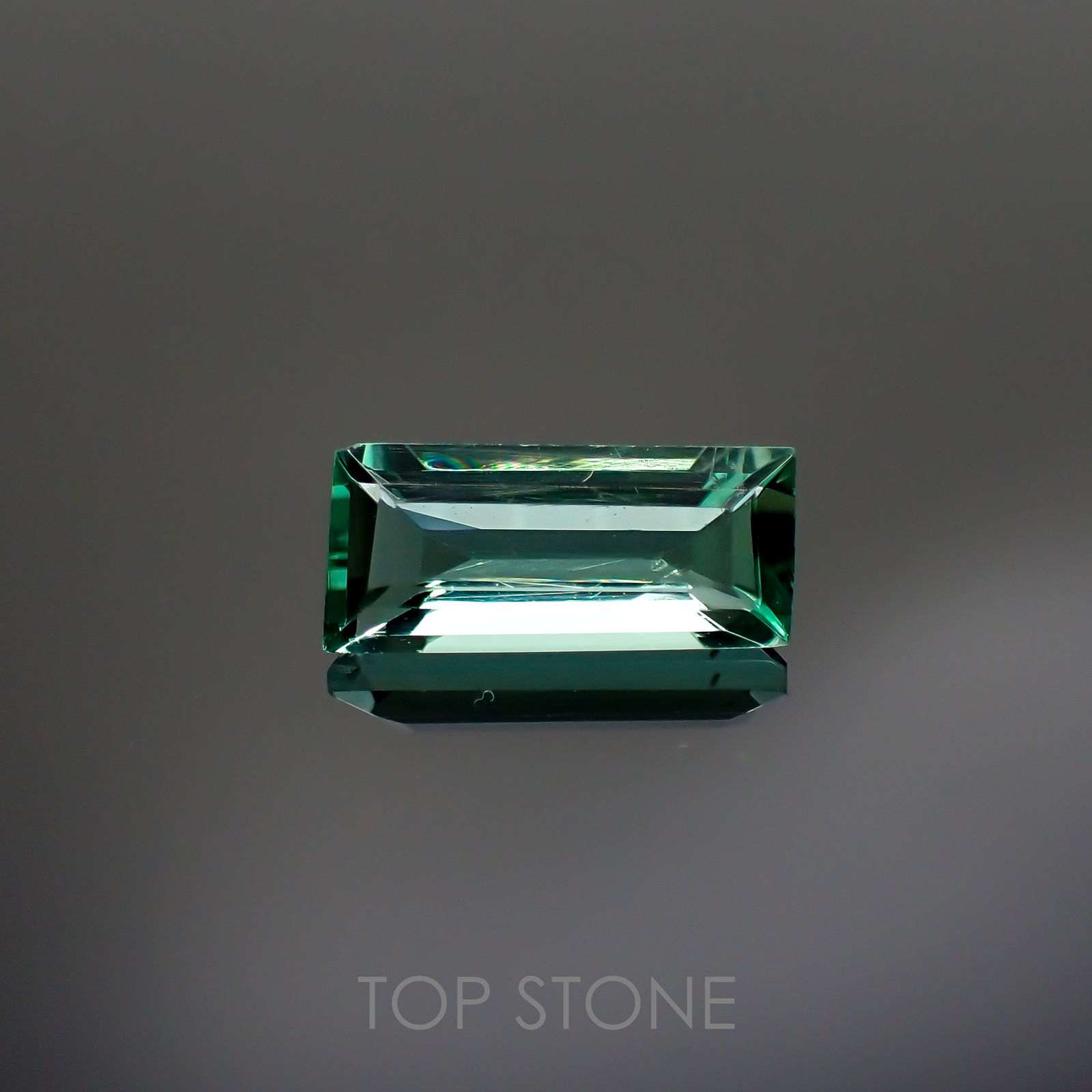フローライト フルオレッセンス(宝石名フルオライト)イギリス・ロジャリー鉱山産 1.63ct 識別済[211113776]10.4x4.5mm前後