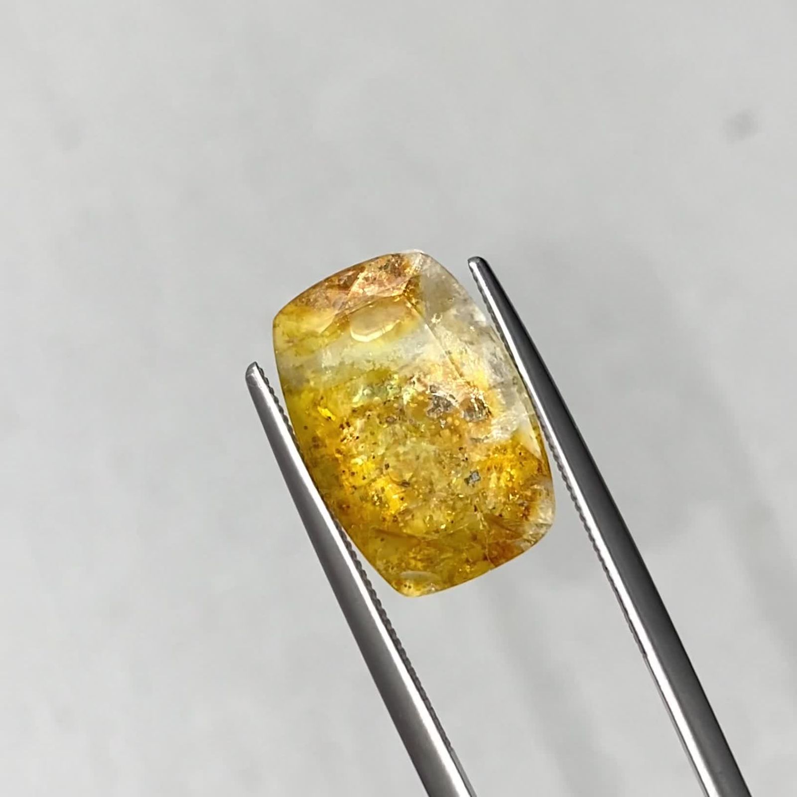 オーロラアクアマリン ブラジル産 7.20ct / 15.4x10.5mm前後