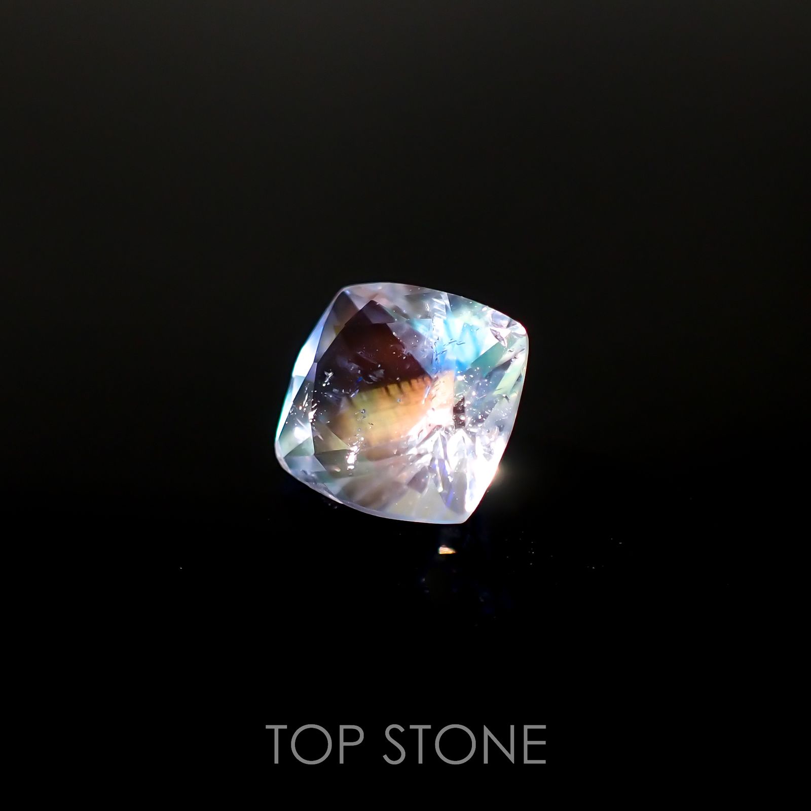 レインボームーンストーン(宝石名ラブラドライト)タンザニア産 1.33ct 識別済[220717203]7.4x6.7mm前後