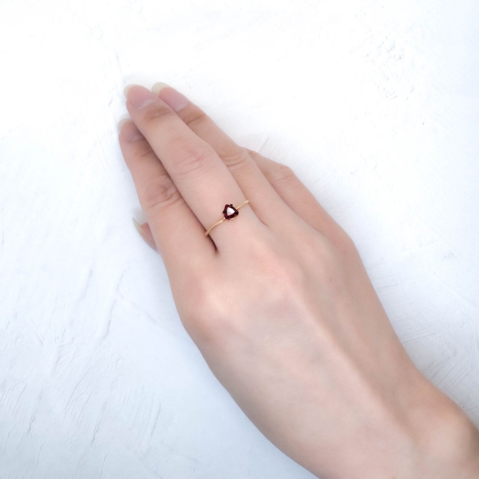 アントヒルガーネット(クロムパイロープガーネット) アメリカ・アリゾナ州産 0.39ct / 4.5x4.7mm前後 [251131346]