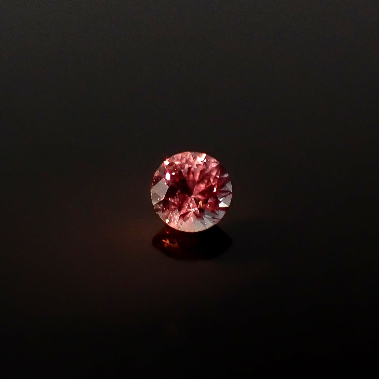 アレキサンドライト ロシア産 0.086ct / 2.6x2.6mm前後 [260532152]