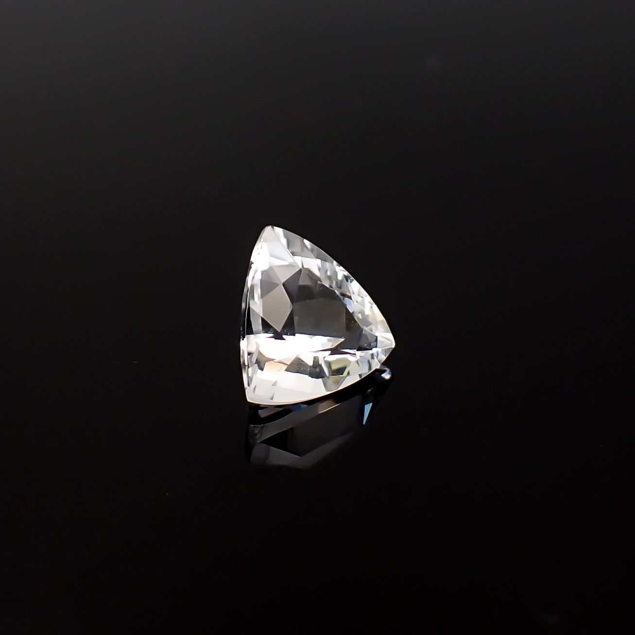 日本水晶 山梨県乙女鉱山産 2.09ct / 8.8x9mm前後 [260632417]
