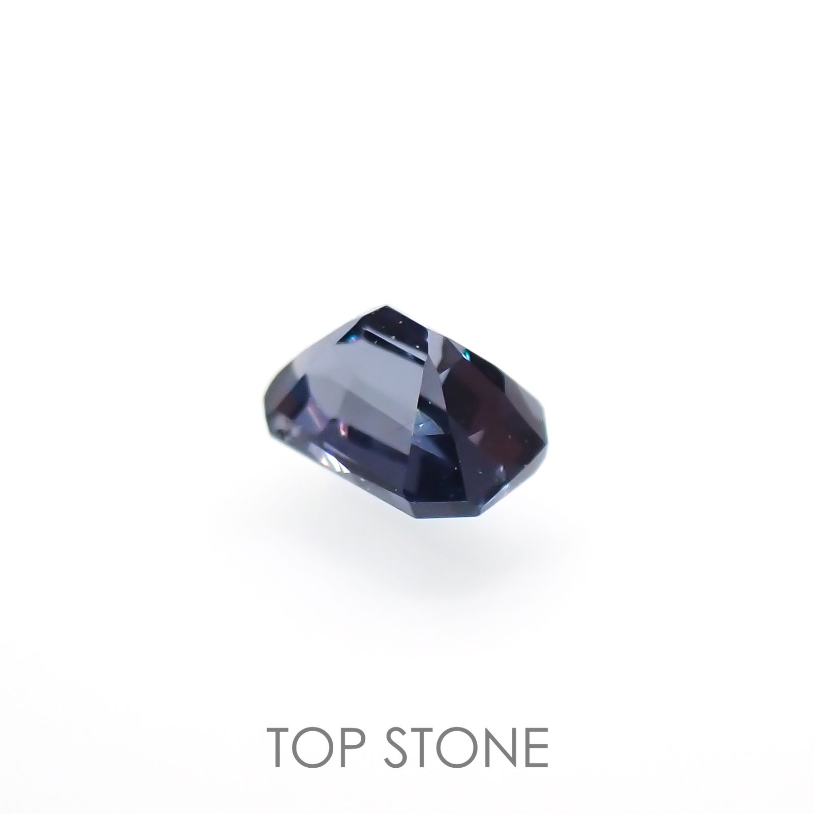 カラーチェンジガーネット アレキタイプ(宝石名ガーネット)マダガスカル・ベキリー産 0.13ct 識別済[220616548]3.1x2.2mm前後