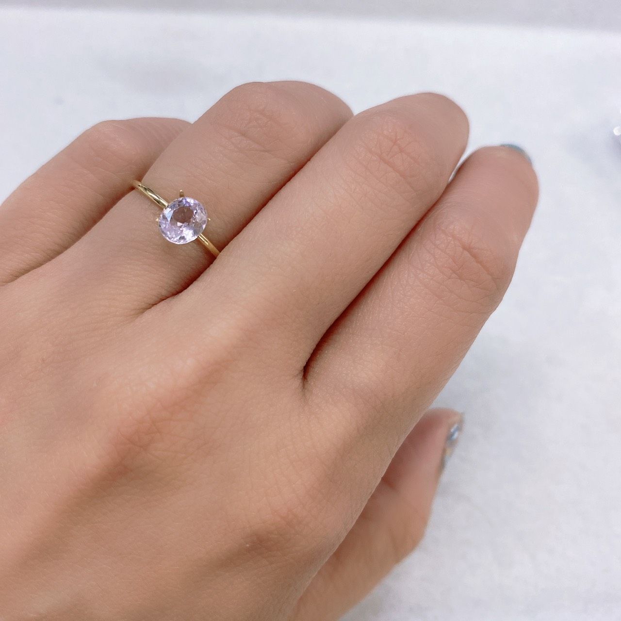ラベンダーサファイア(宝石名サファイア) マダガスカル/スリランカ産 0.94ct 識別済[210812503]6.2×5.4mm前後