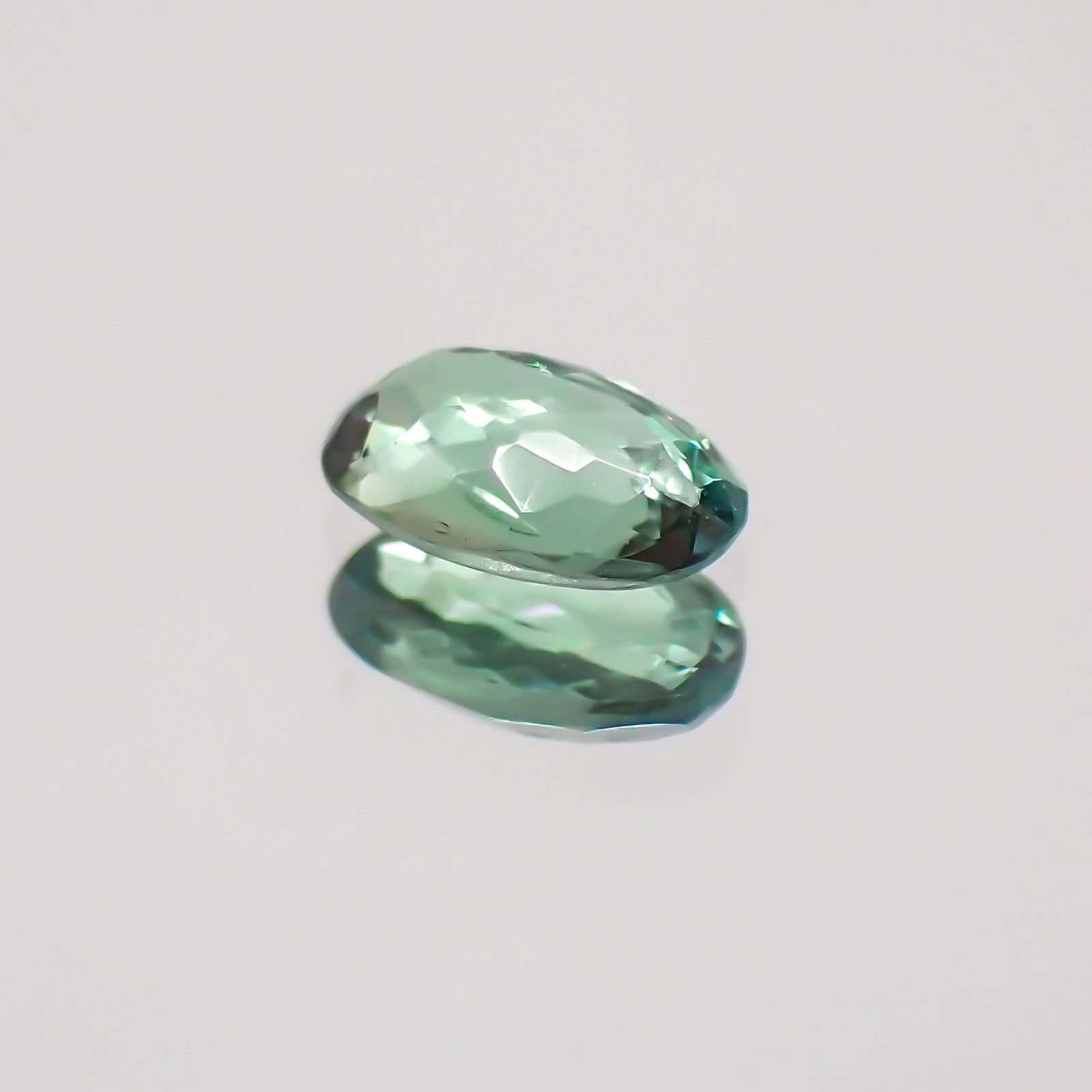 アレキサンドライト ブラジル産 ルース 0.23ct[20052351]4.6×3.1mm前後