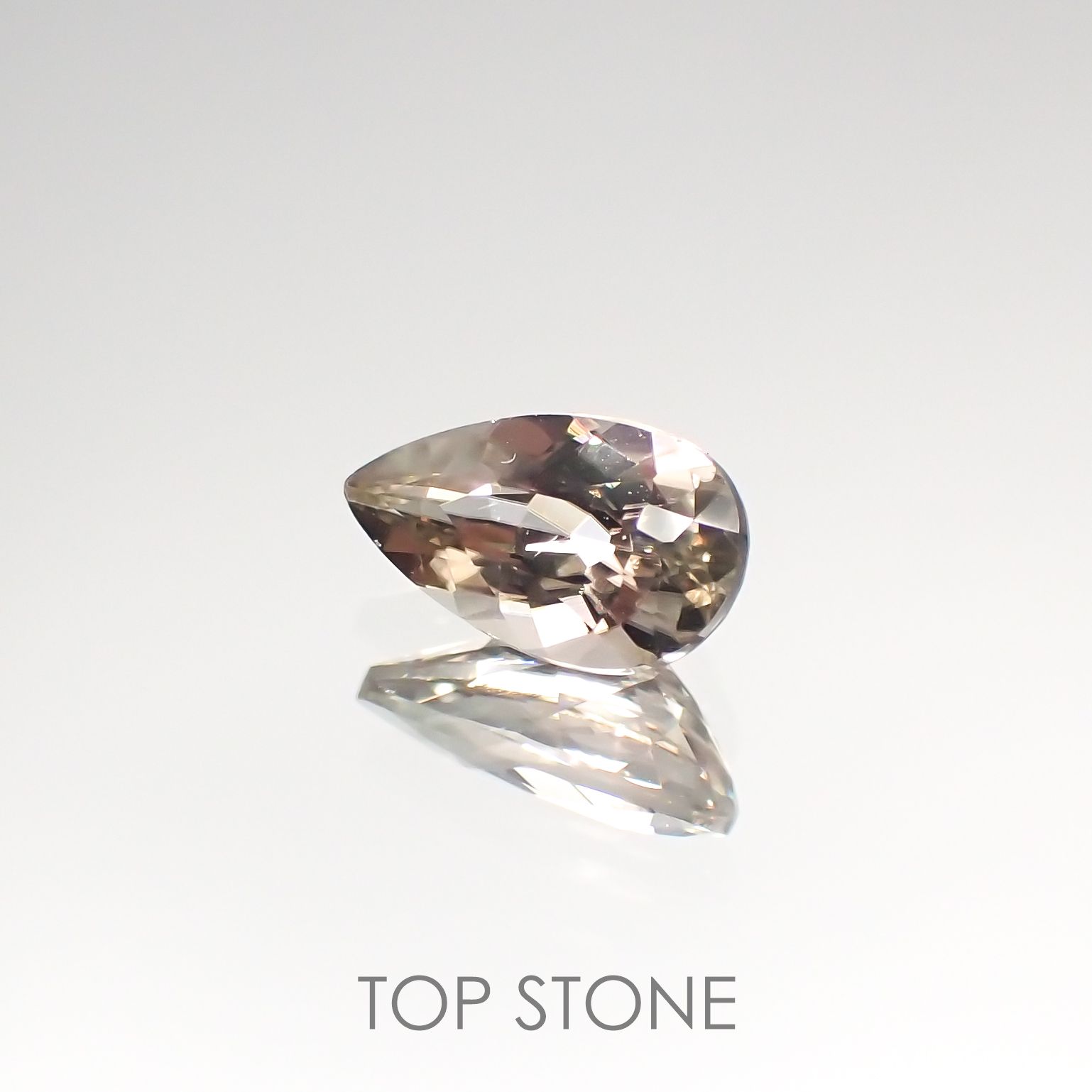 ダイアスポア カラーチェンジ(宝石名ダイアスポア) トルコ産 0.78ct 識別済[210912421]7.8×4.5mm前後