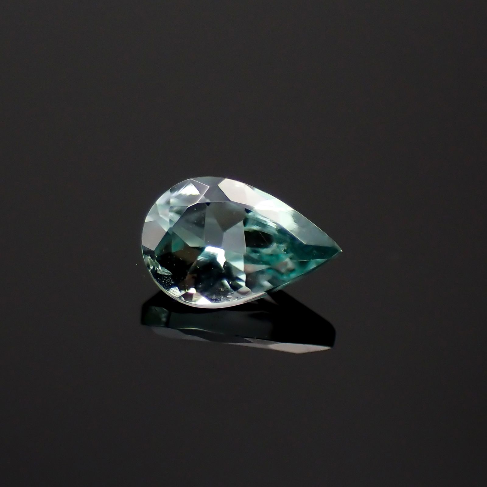 ブルーグリーンコーネルピン タンザニア産 0.15ct[230722855]4.3x2.9mm前後