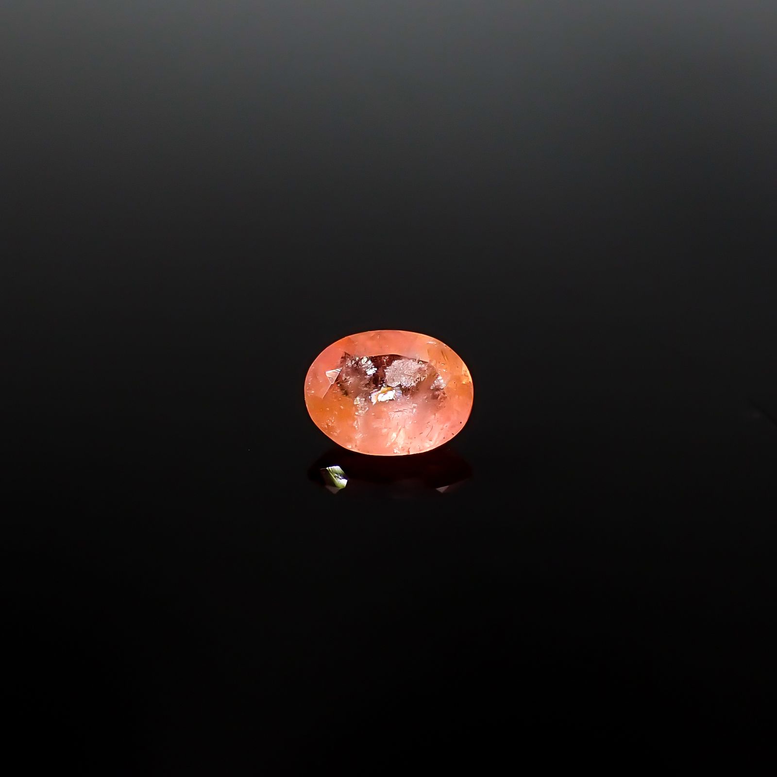 ヴェイリネナイト(宝石名ベイリネイト)パキスタン産 識別済 0.40ct / 5.5x4.2mm前後 [260432008]
