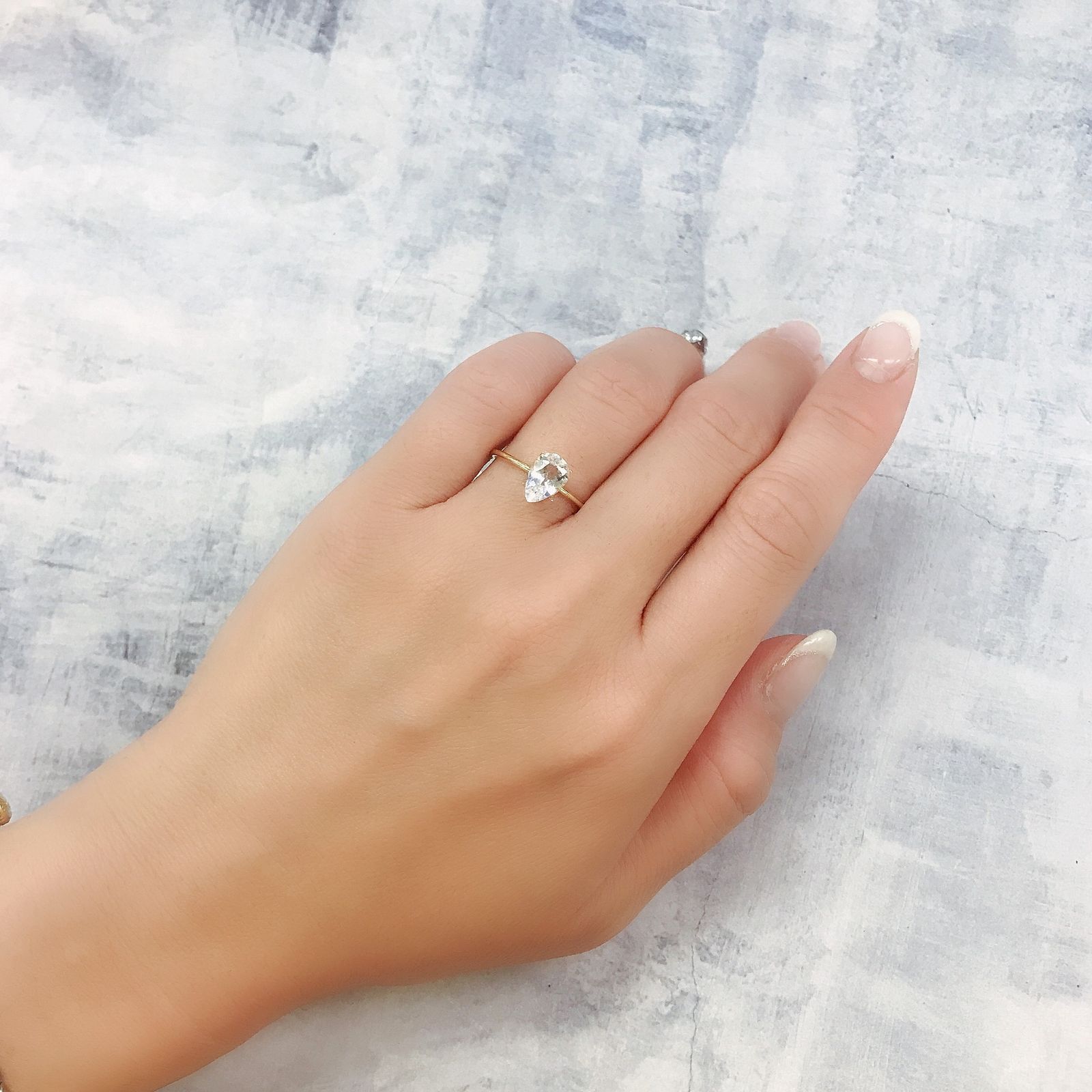 フェナカイト(宝石名フェナカイト)マダガスカル産 1.18ct 識別済[220817209]8.6x6mm前後