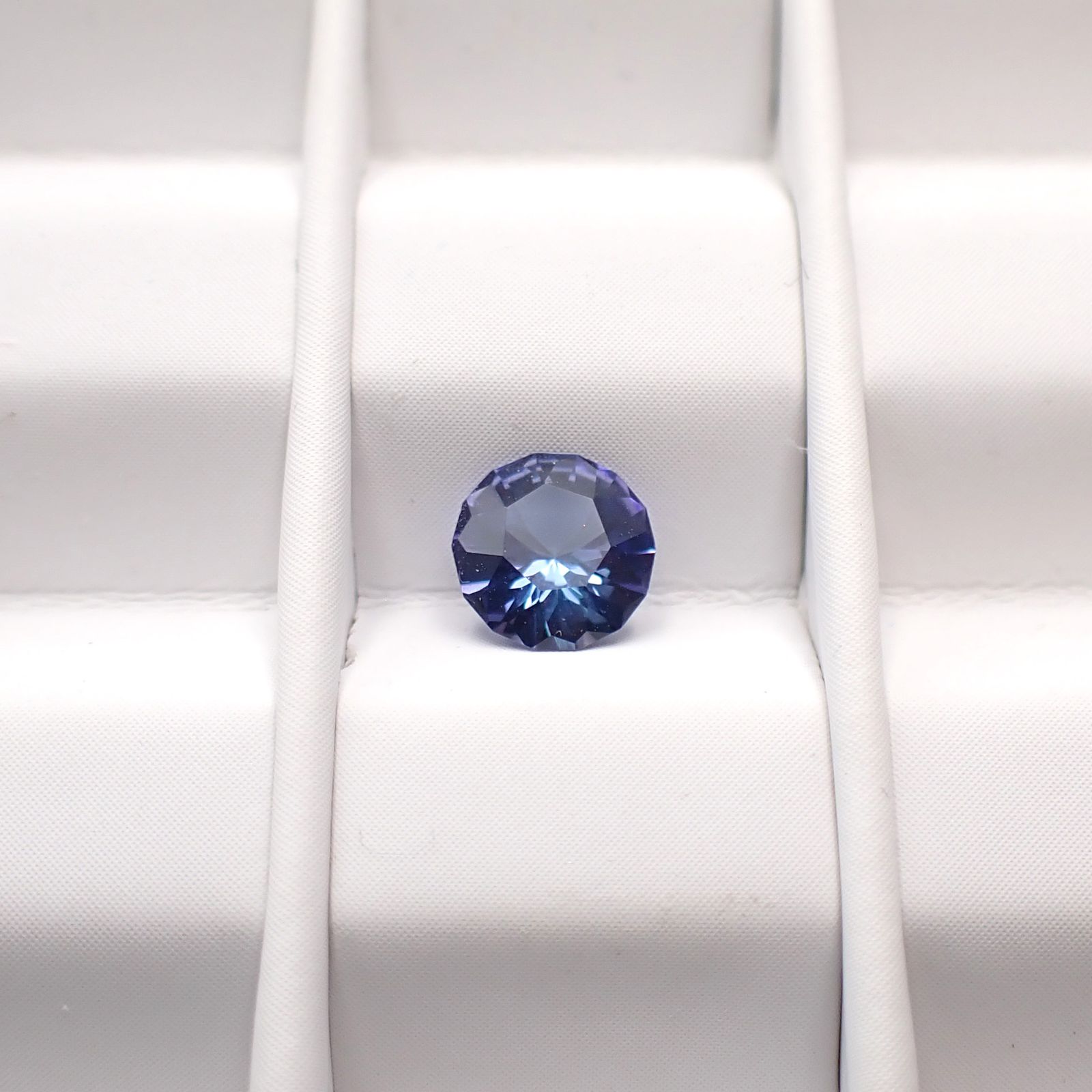 ◇カスタムカット◇タンザナイト 非加熱 タンザニア産 0.64ct / 6x5.8mm前後 [251031213]