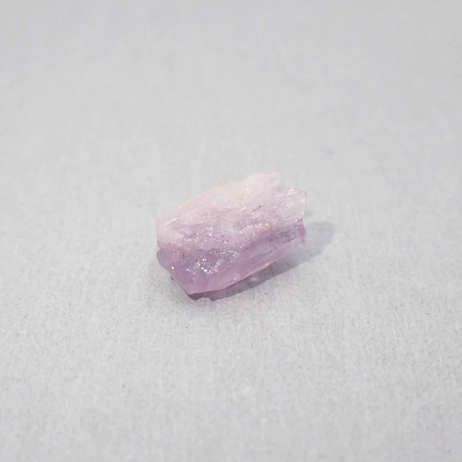 ピンクゾイサイト 原石 タンザニア産 3.27ct[231225002]10.8x8.3mm前後