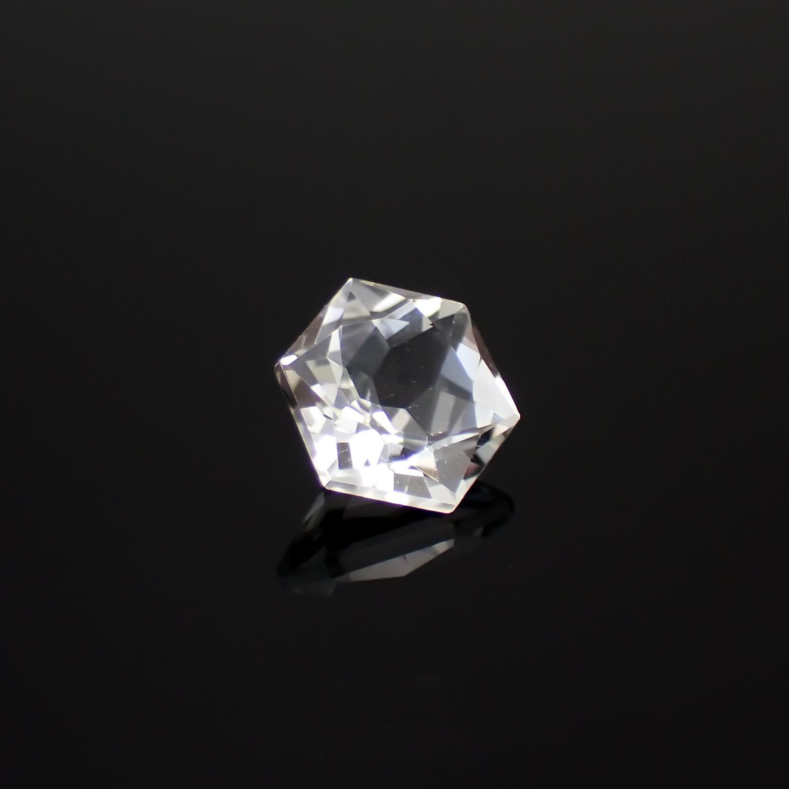 ◇ヘキサゴンカット◇ホワイトトパーズ ブラジル産 1.83ct[221119159]7.1x7mm前後