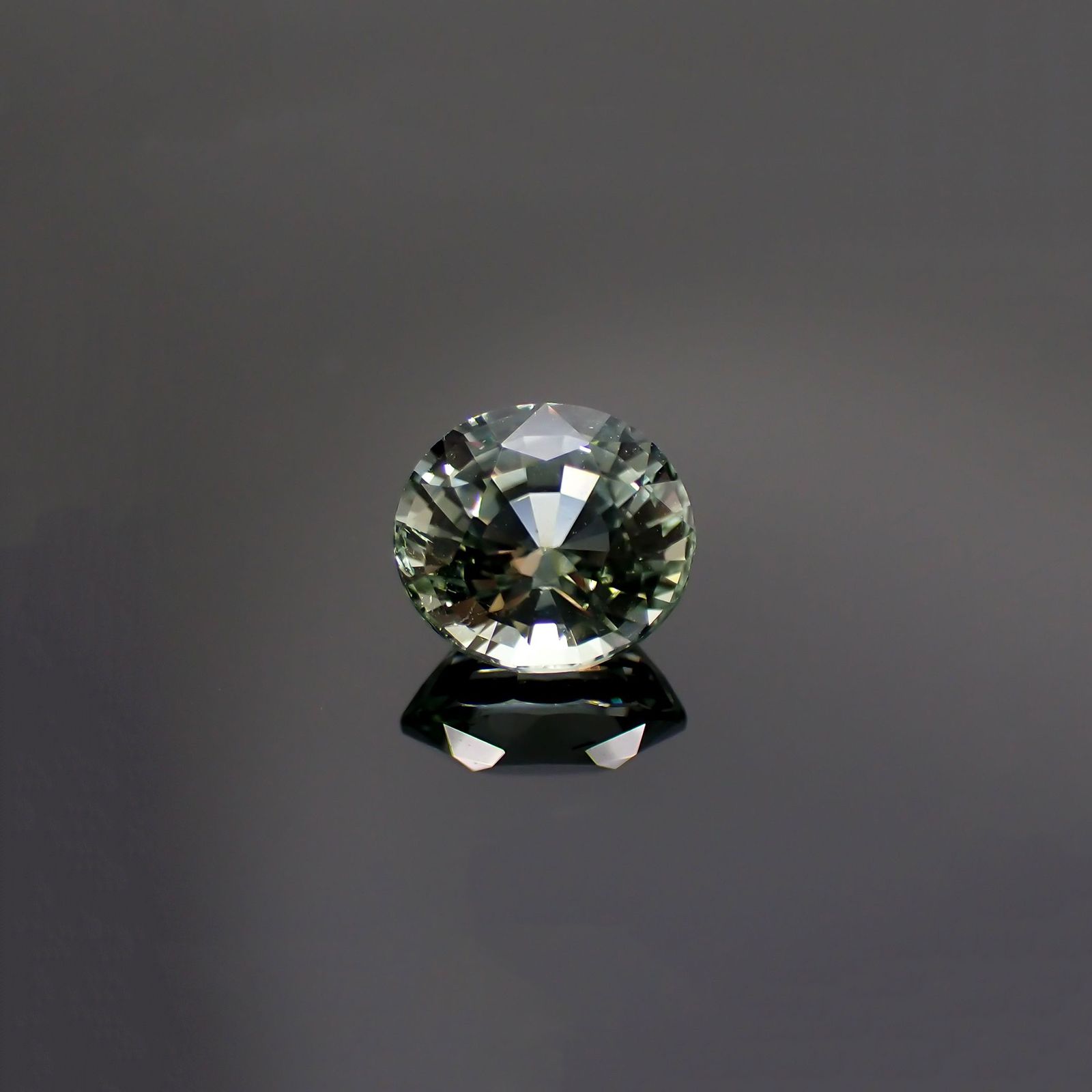 ミントトルマリン(宝石名ライトグリーン・トルマリン) ルワンダ産 1.443ct ソ付(彩珠)[21019997]7.3×6.8mm前後