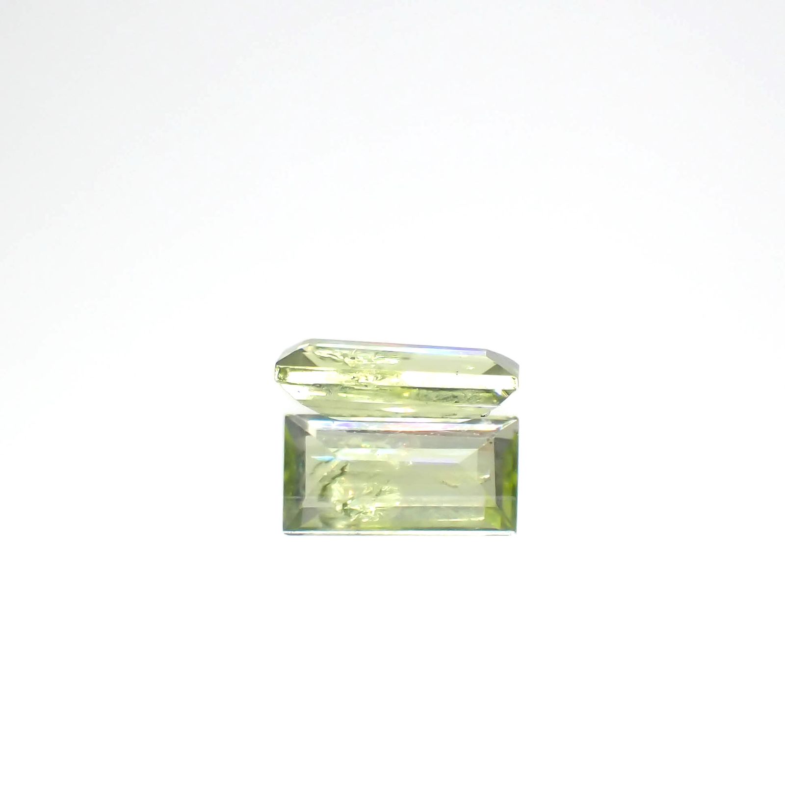 リリーパッドペリドット アメリカ・アリゾナ州産 0.29ct[231224602]5.6x2.9mm前後