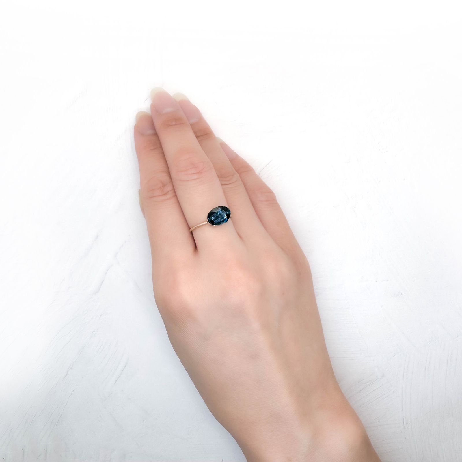 ロンドンブルートパーズ ブラジル産 2.07ct / 9.1x7.1mm前後 [250931126]