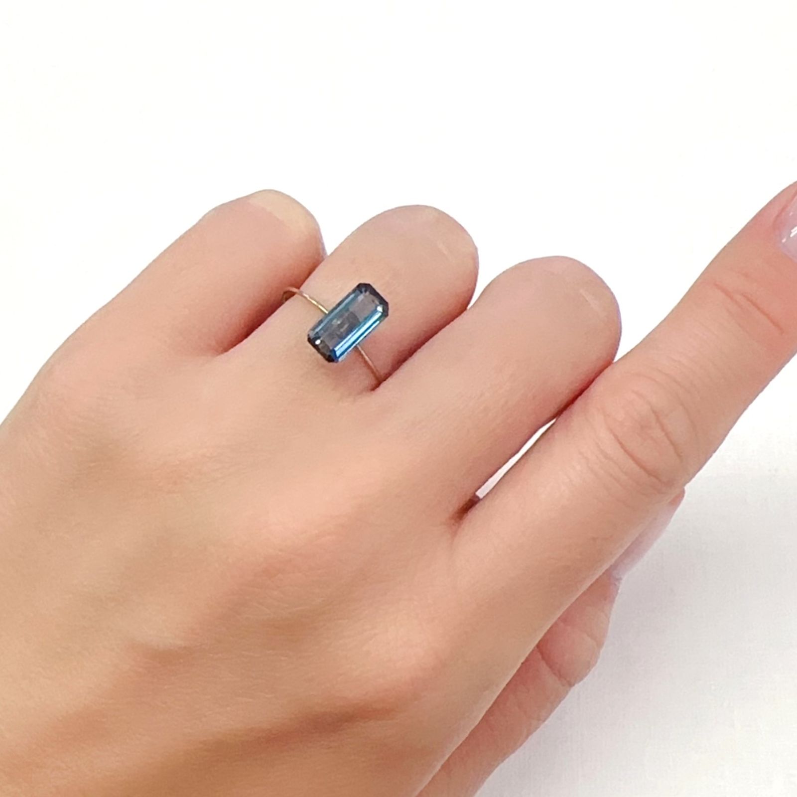 ロンドンブルートパーズ ブラジル産 2.33ct[240326800]10.5x5.3mm前後